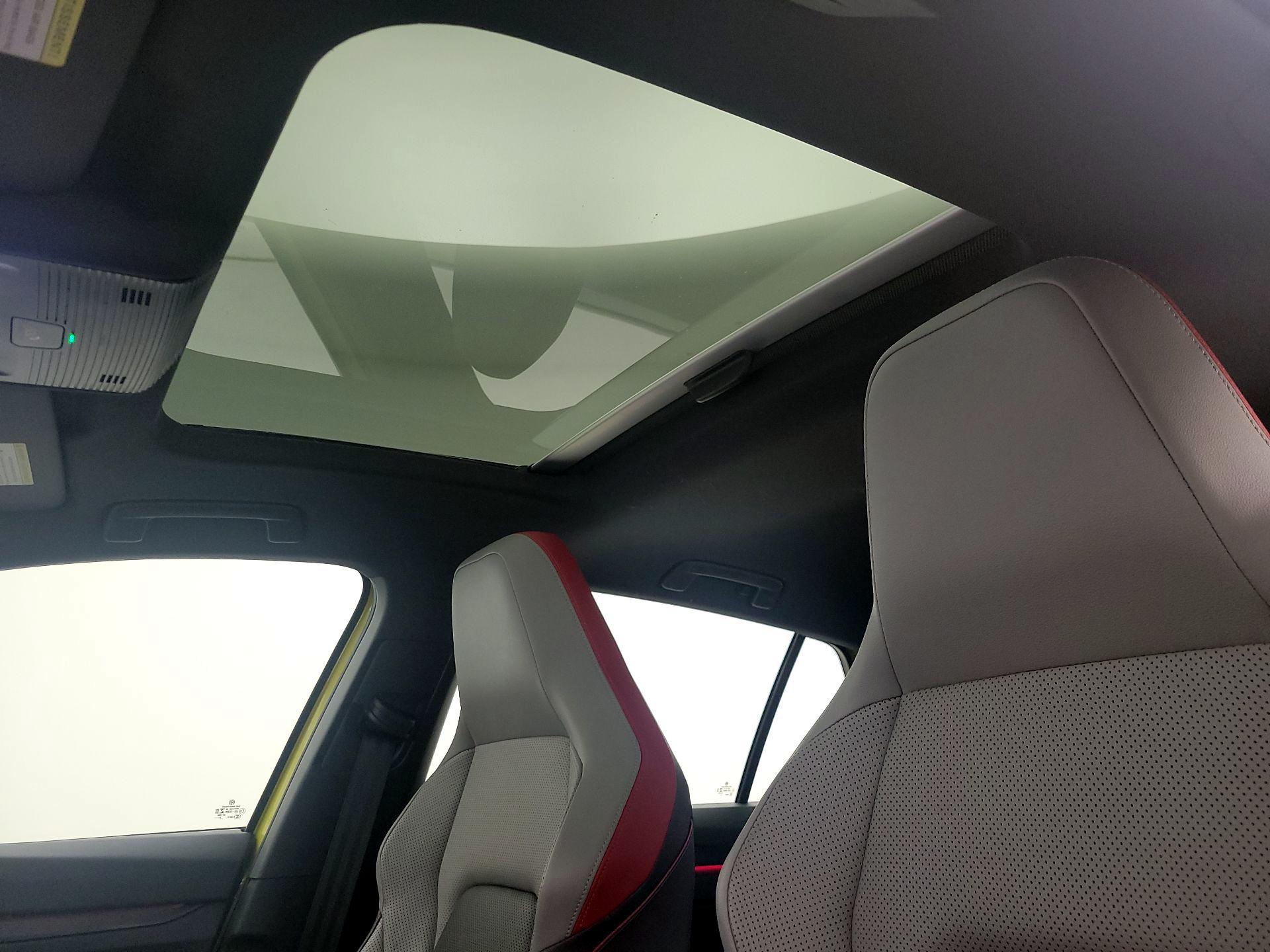 Thumbnail: 2022 Volkswagen Golf - 20