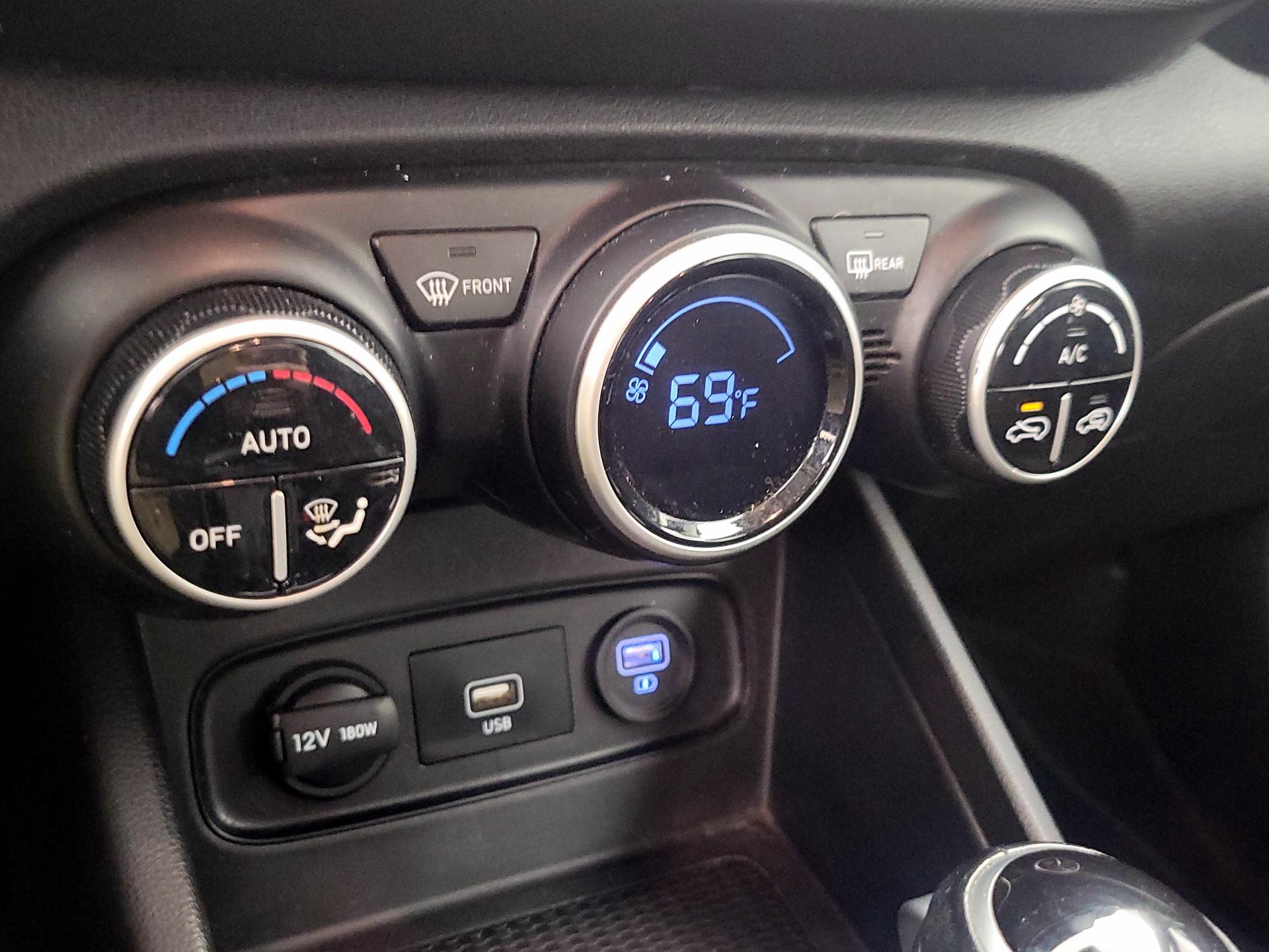 Thumbnail: 2021 Hyundai Venue - 16