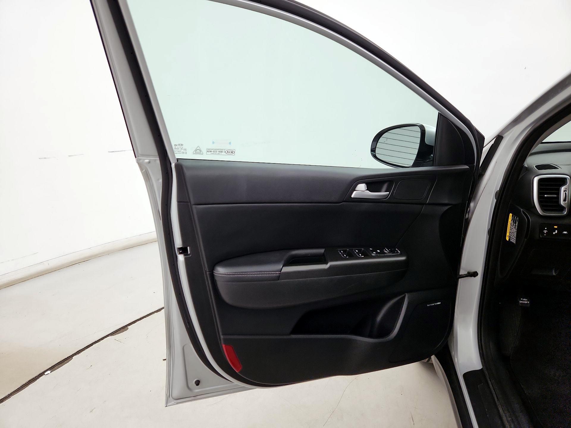 Thumbnail: 2017 Kia Sportage - 12