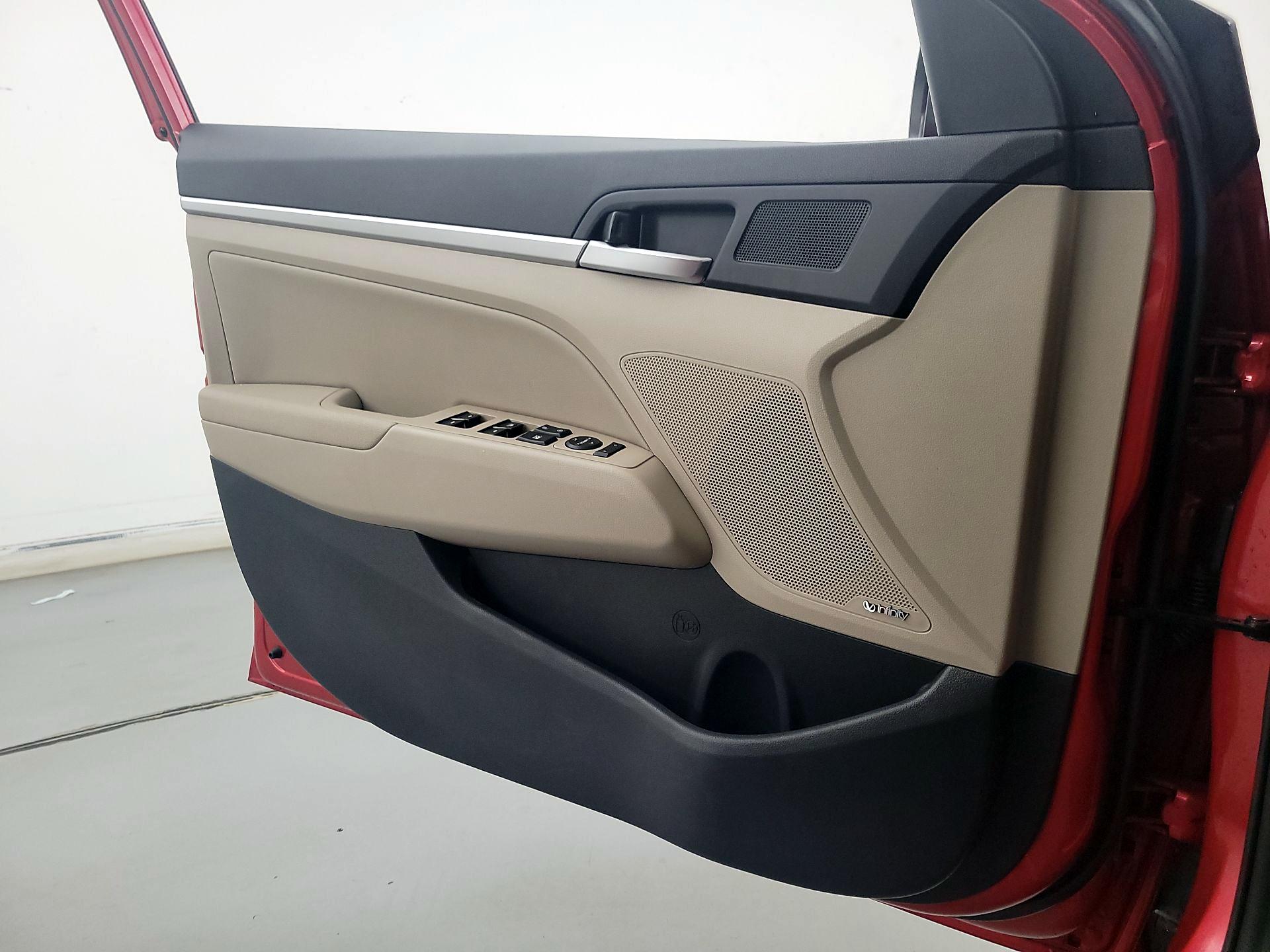 Thumbnail: 2020 Hyundai Elantra - 12