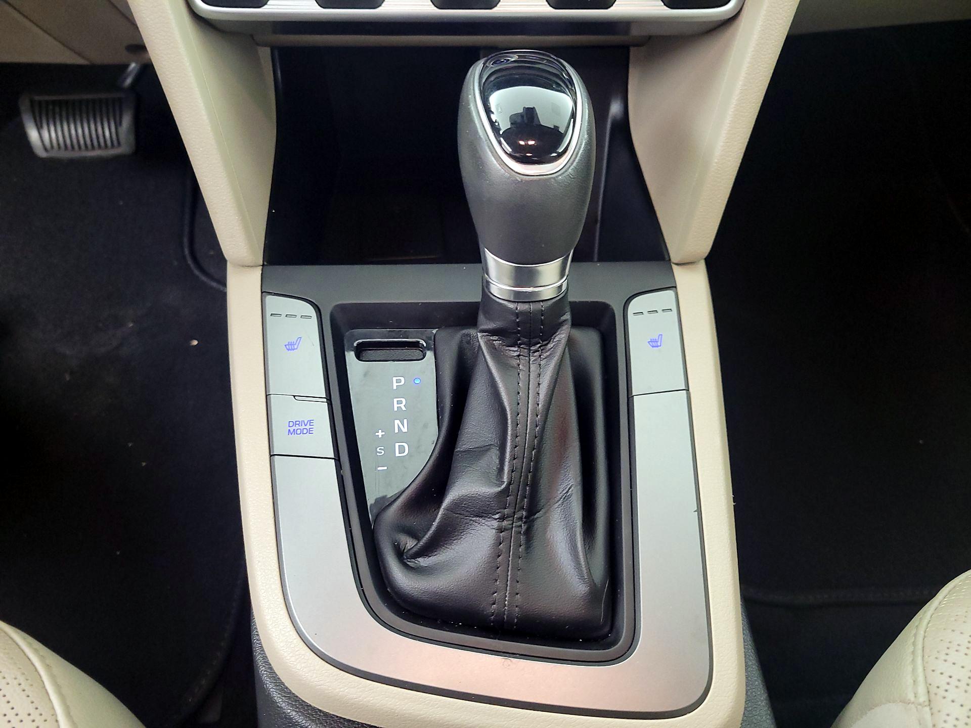 Thumbnail: 2020 Hyundai Elantra - 17