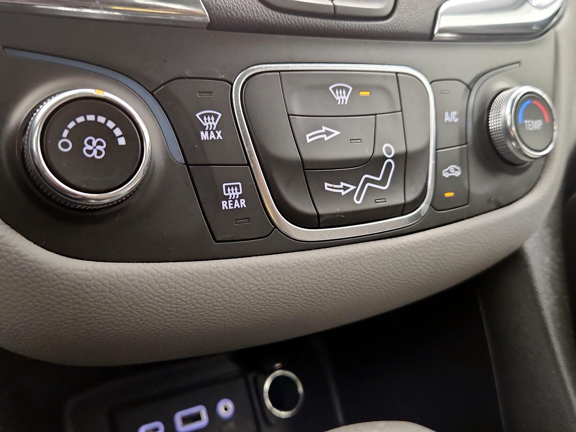 Thumbnail: 2022 Chevrolet Equinox - 16