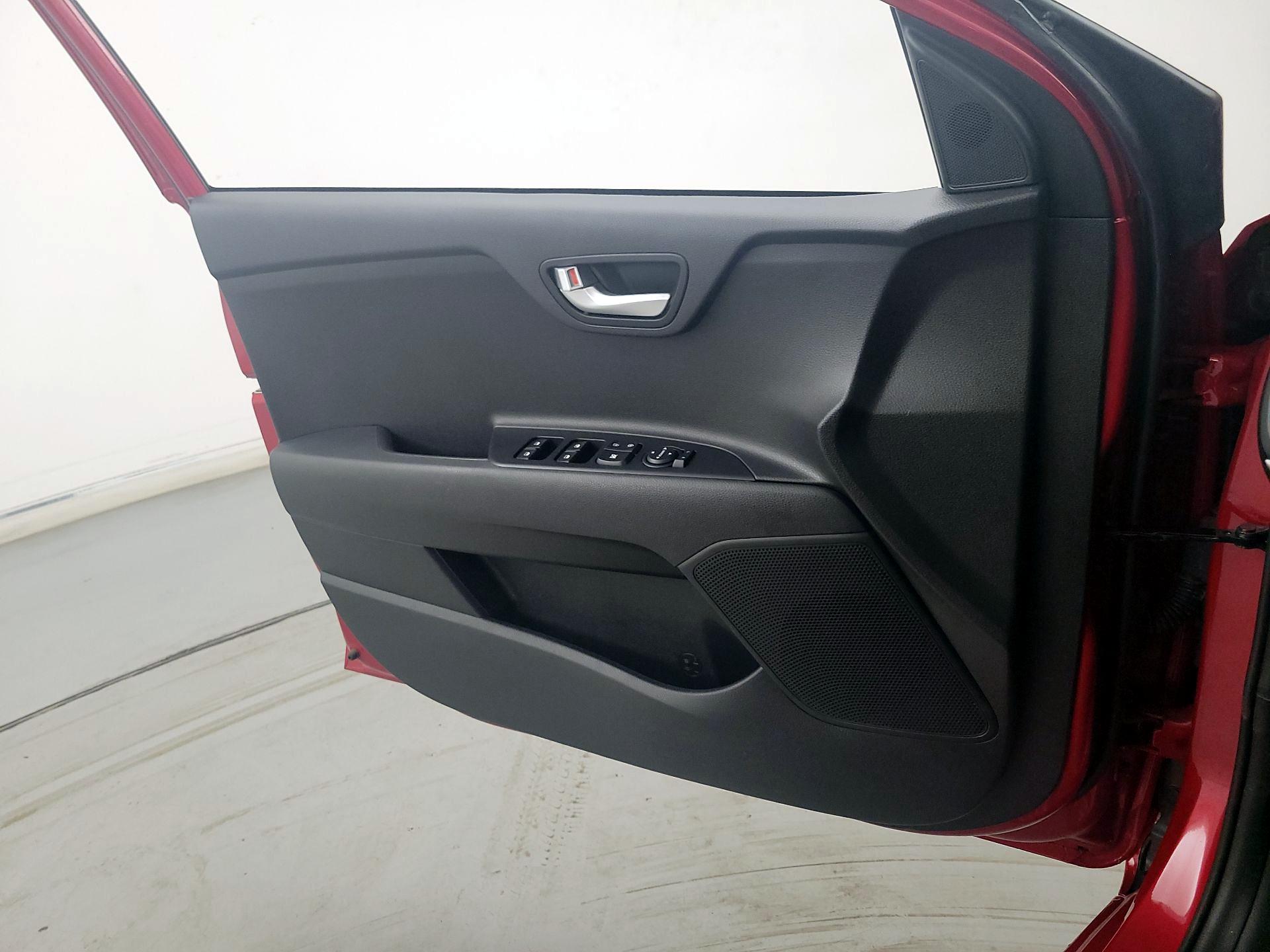 Thumbnail: 2022 Kia Rio - 12