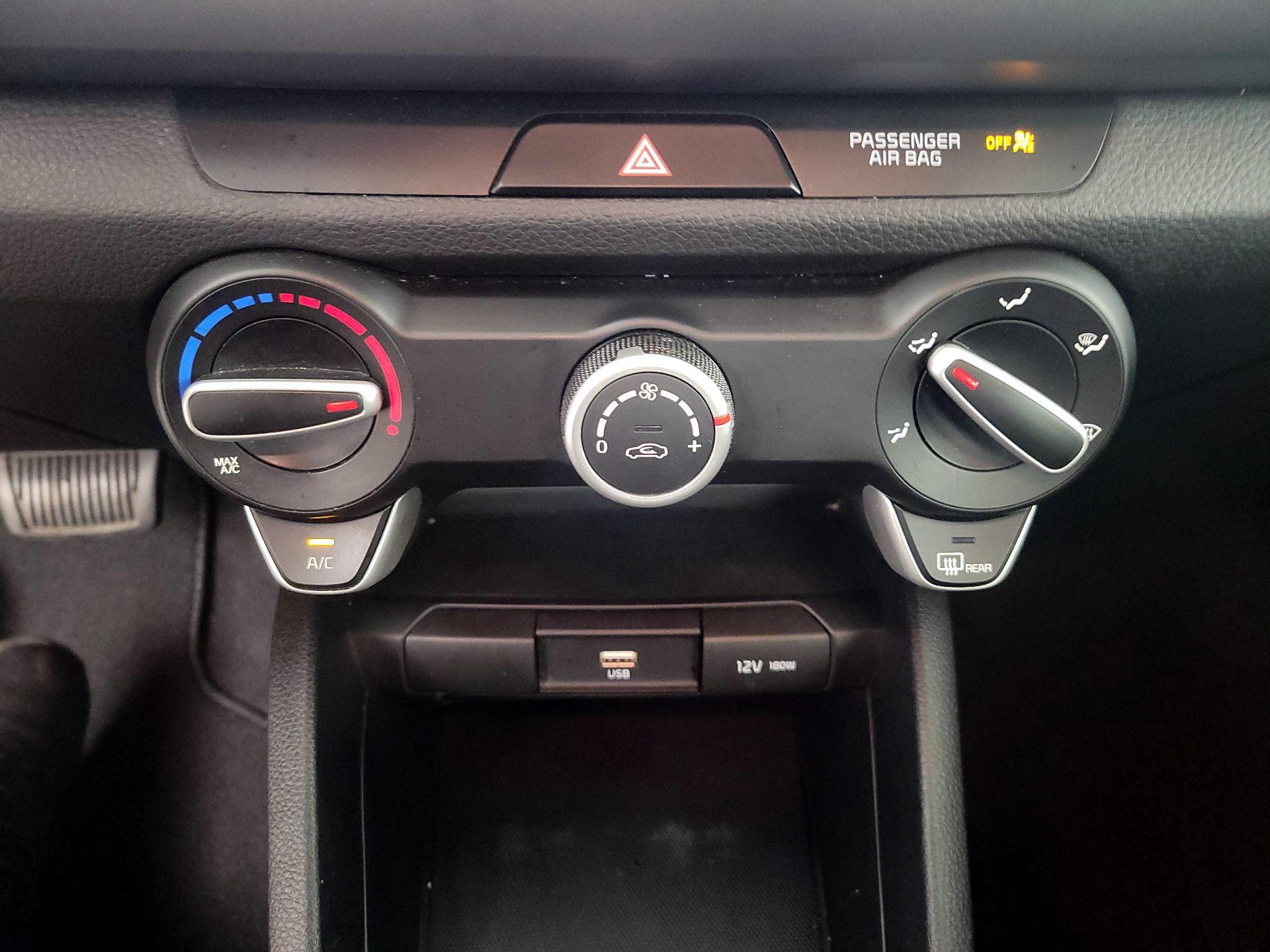 Thumbnail: 2022 Kia Rio - 16