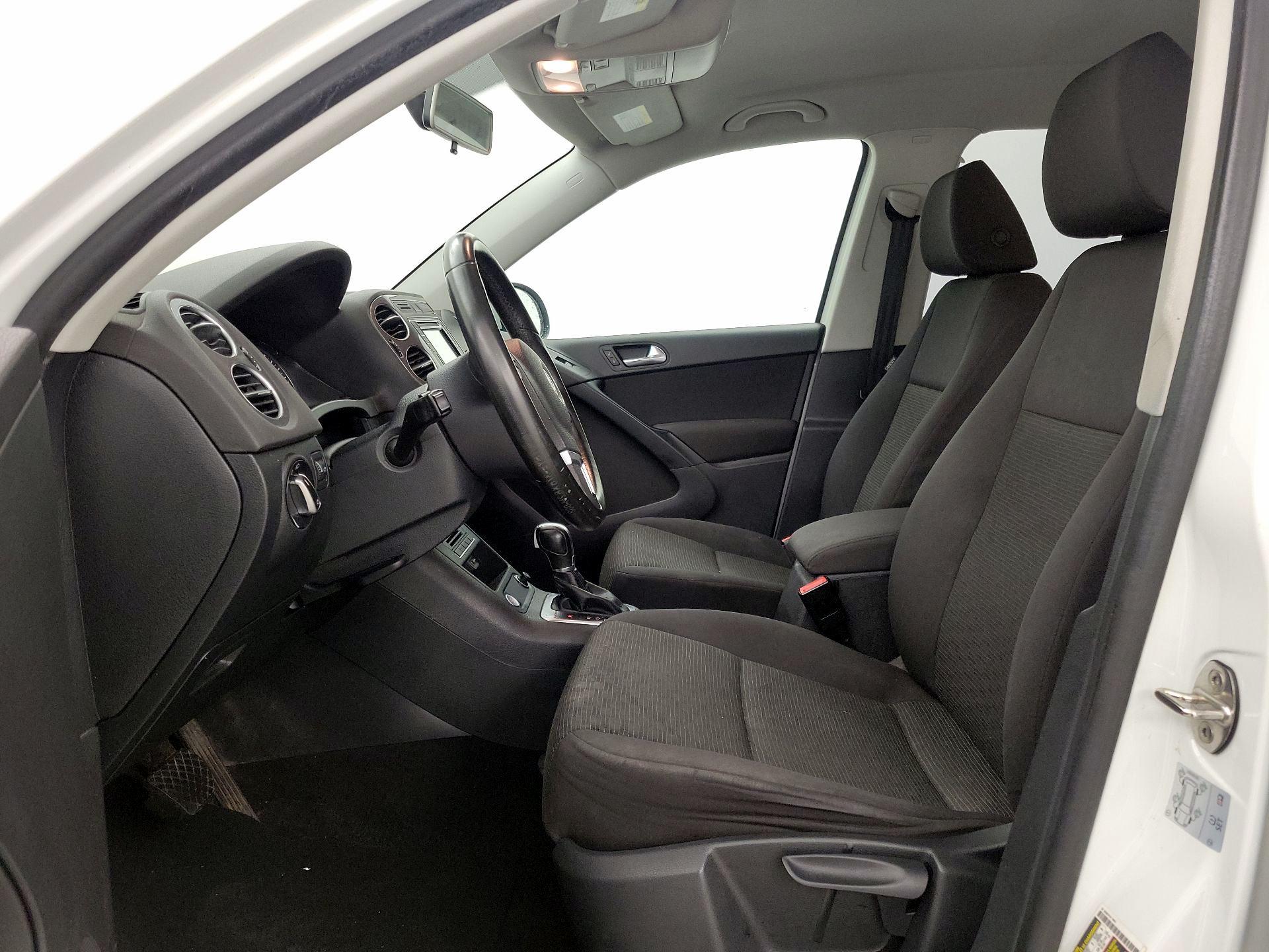 Thumbnail: 2017 Volkswagen Tiguan - 11