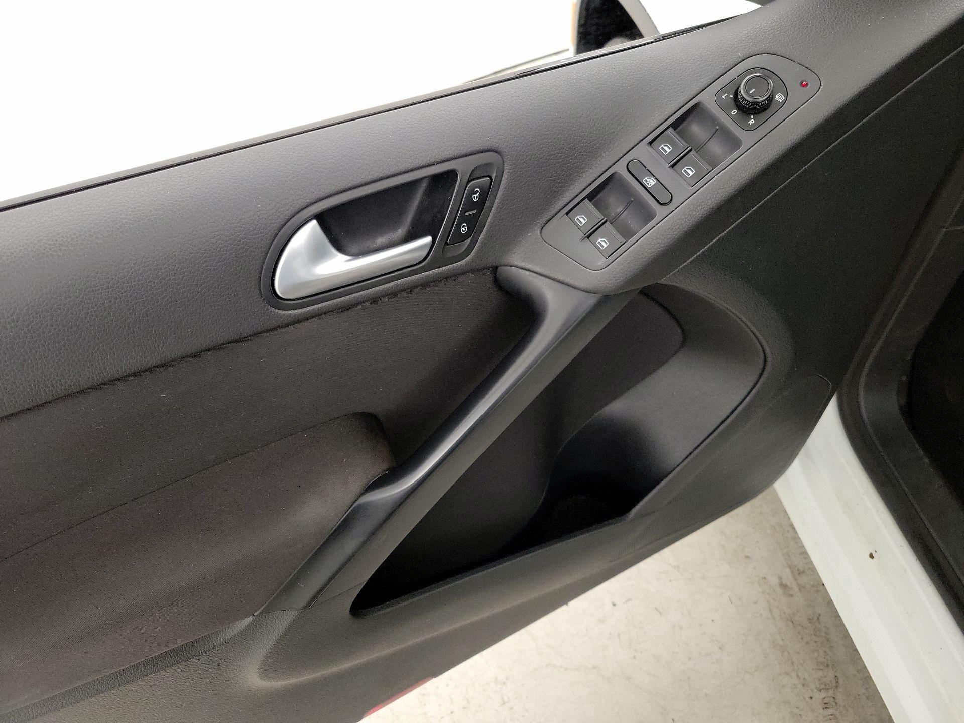 Thumbnail: 2017 Volkswagen Tiguan - 12