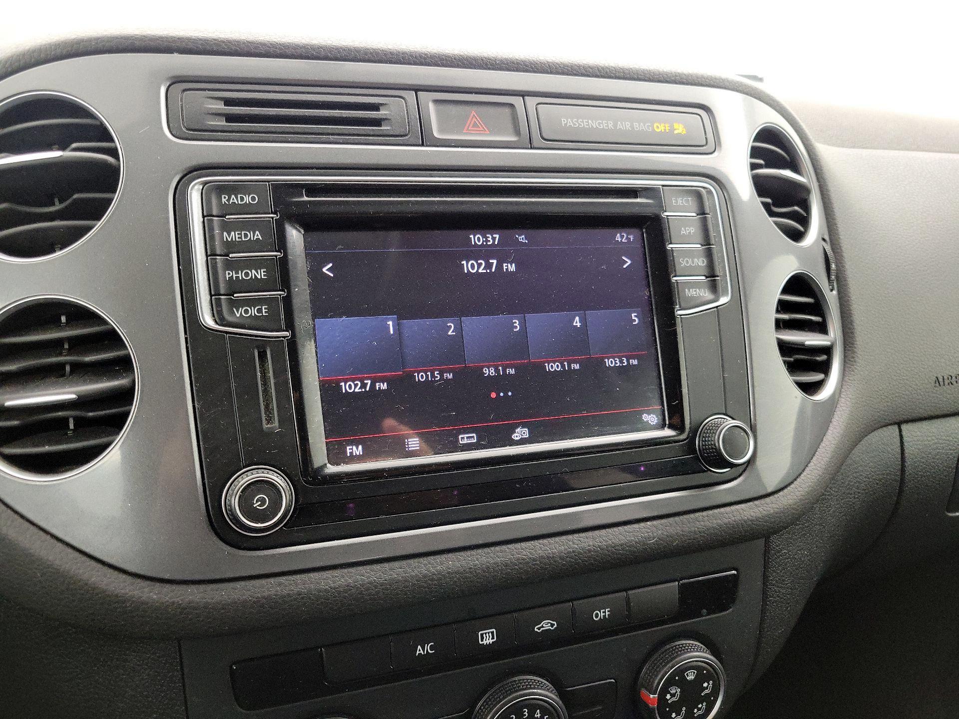 Thumbnail: 2017 Volkswagen Tiguan - 15