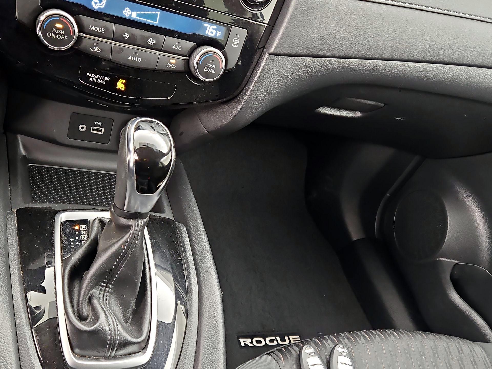 Thumbnail: 2018 Nissan Rogue - 18