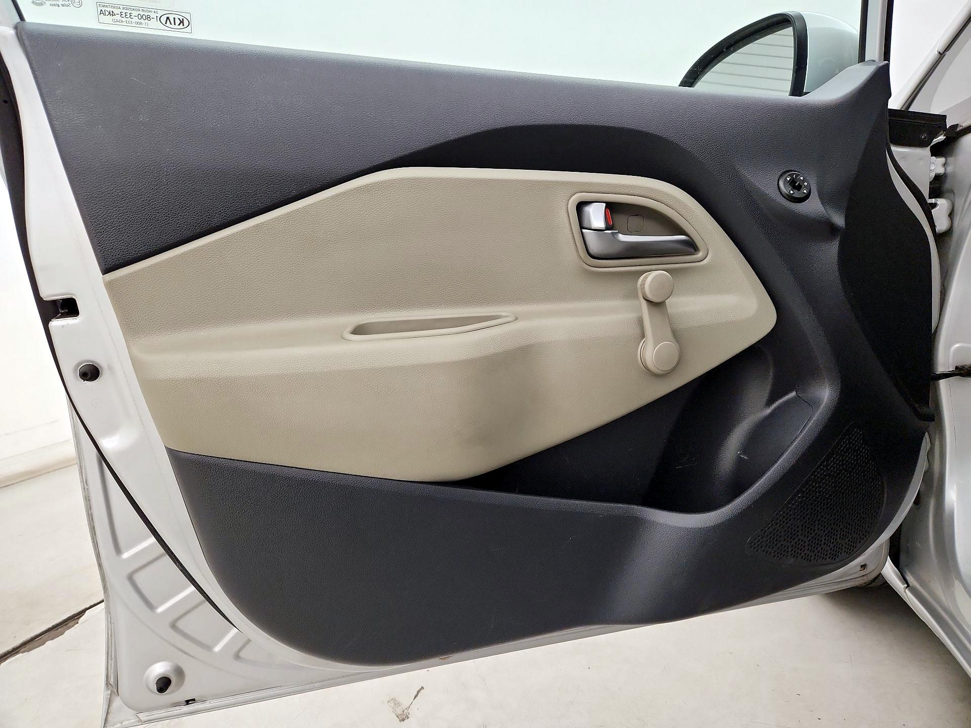 Thumbnail: 2016 Kia Rio - 12