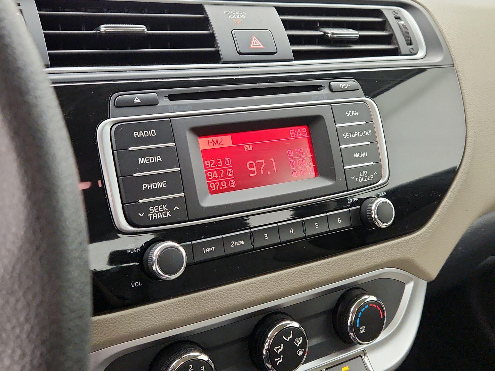 Thumbnail: 2016 Kia Rio - 14