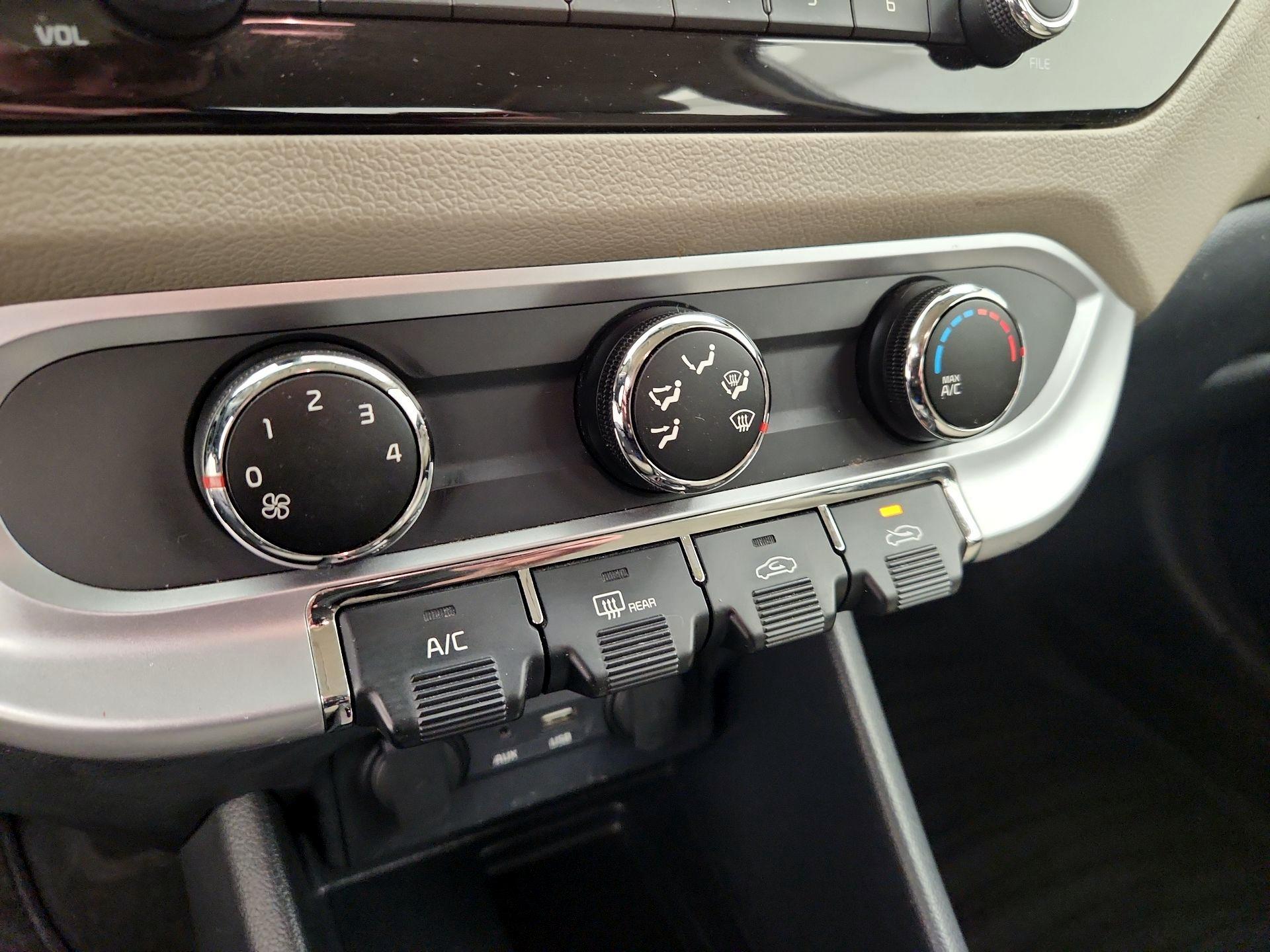 Thumbnail: 2016 Kia Rio - 15