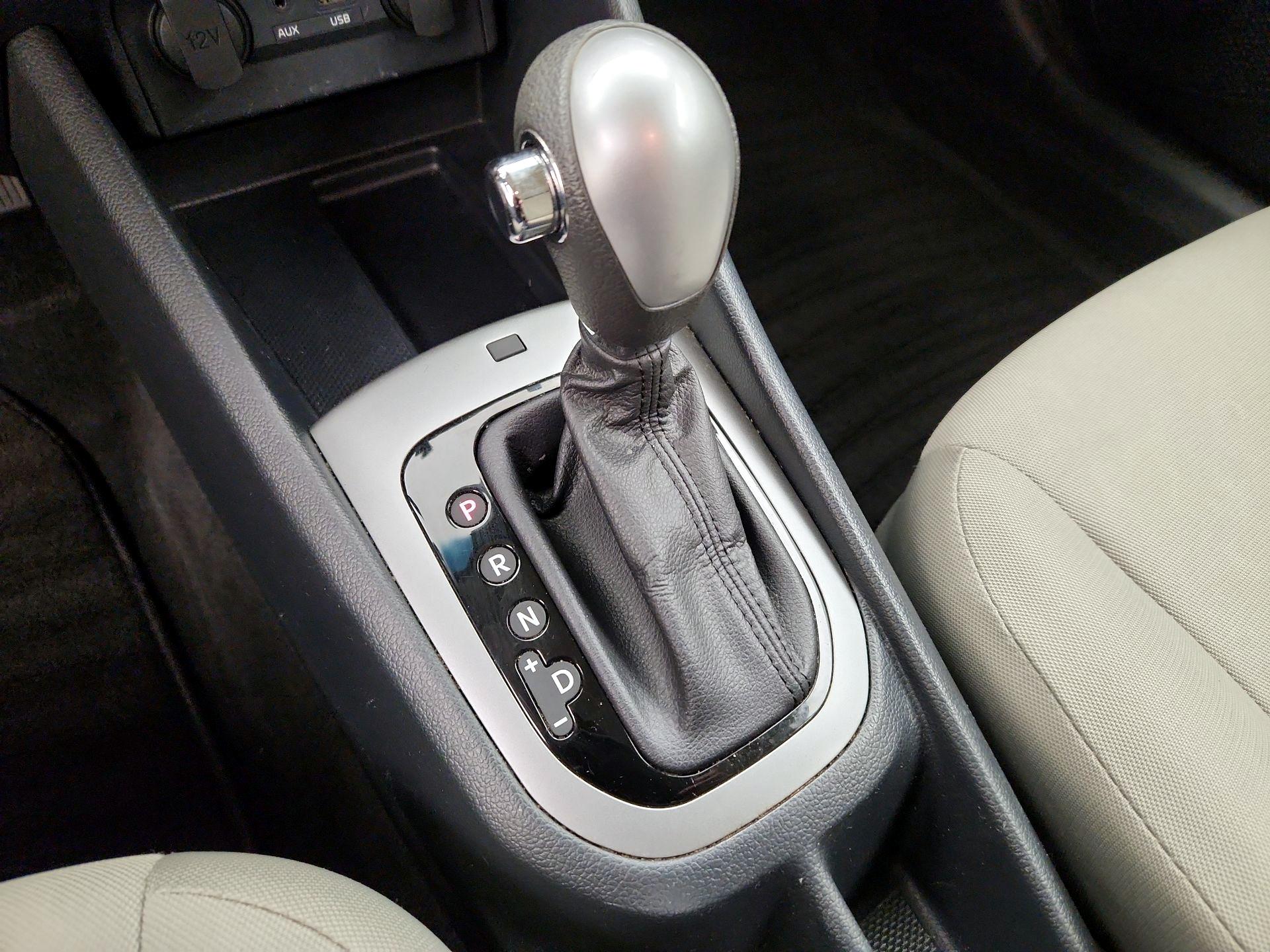 Thumbnail: 2016 Kia Rio - 16