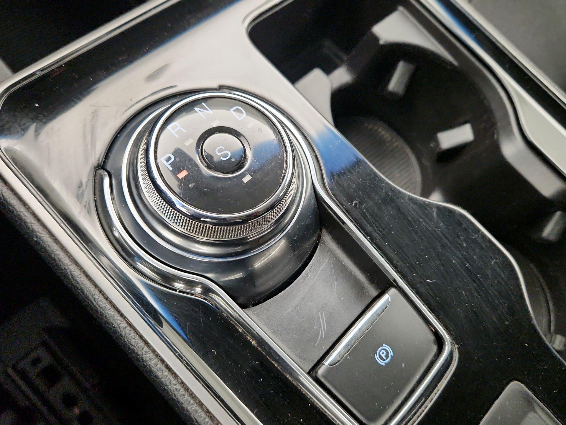 Thumbnail: 2019 Ford Edge - 17