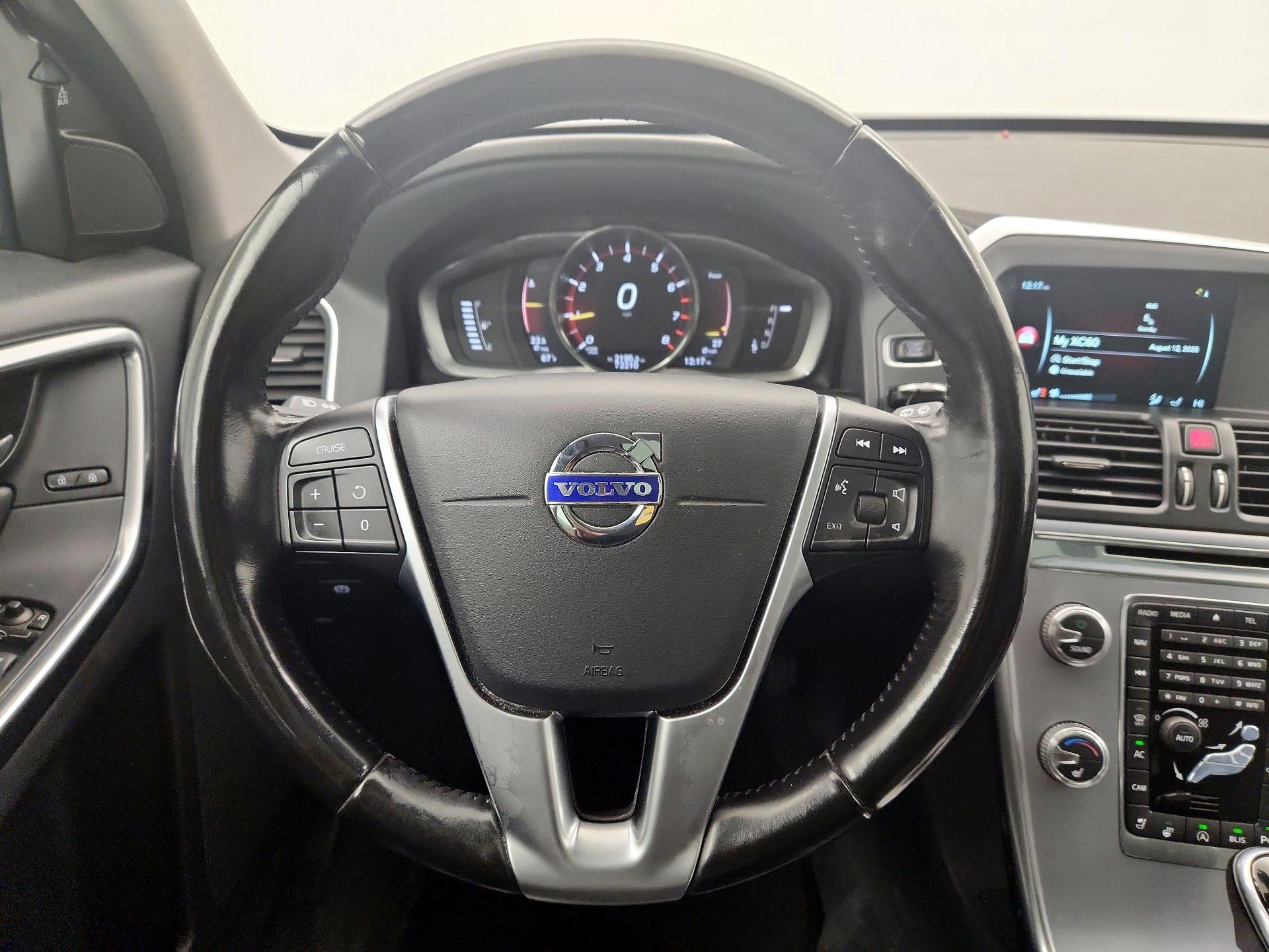 Thumbnail: 2017 Volvo XC60 - 10