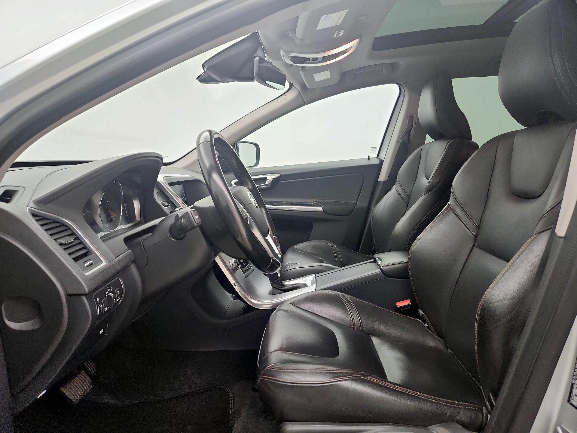 Thumbnail: 2017 Volvo XC60 - 11