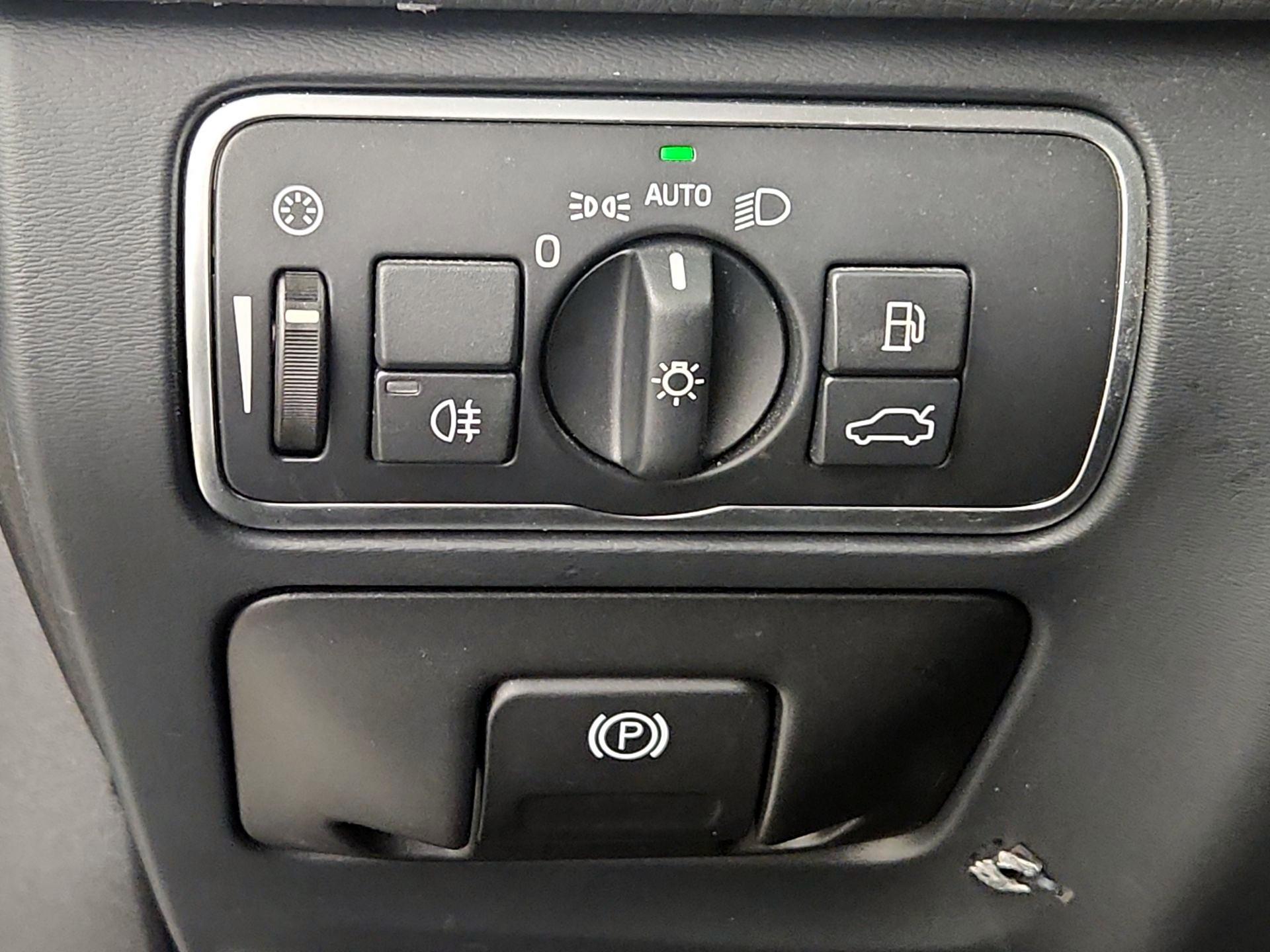 Thumbnail: 2017 Volvo XC60 - 13