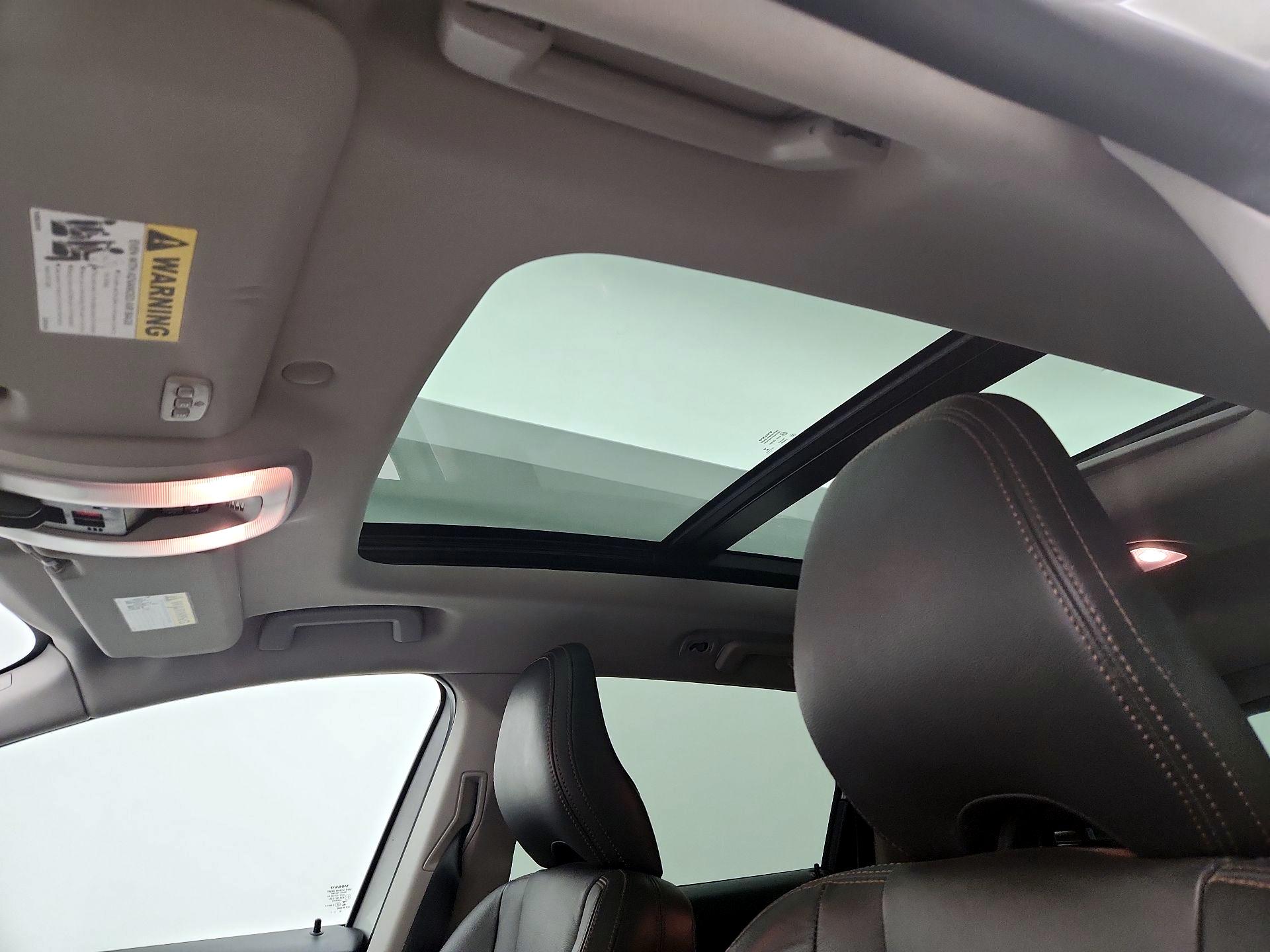 Thumbnail: 2017 Volvo XC60 - 20