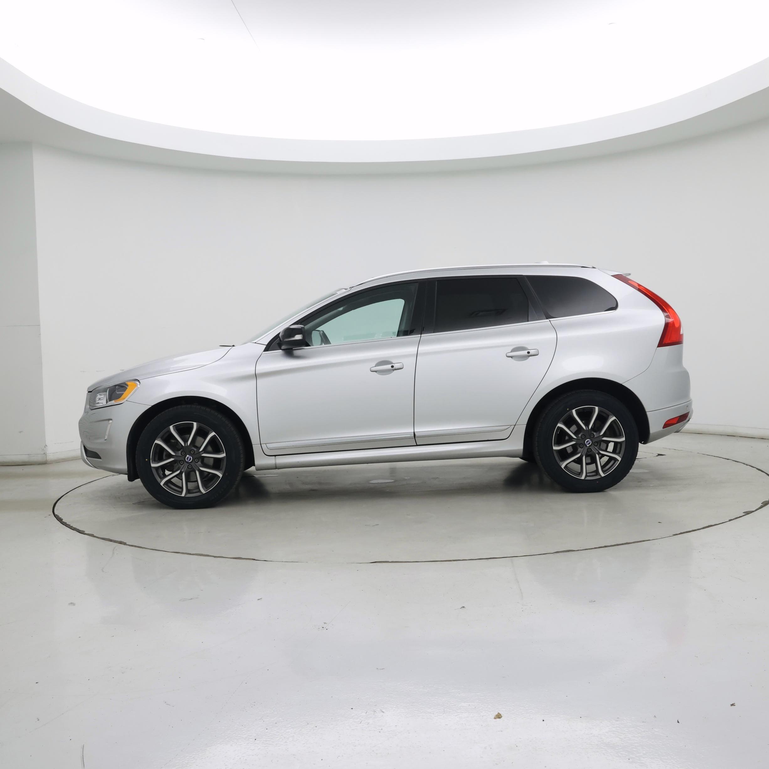 Thumbnail: 2017 Volvo XC60 - 3