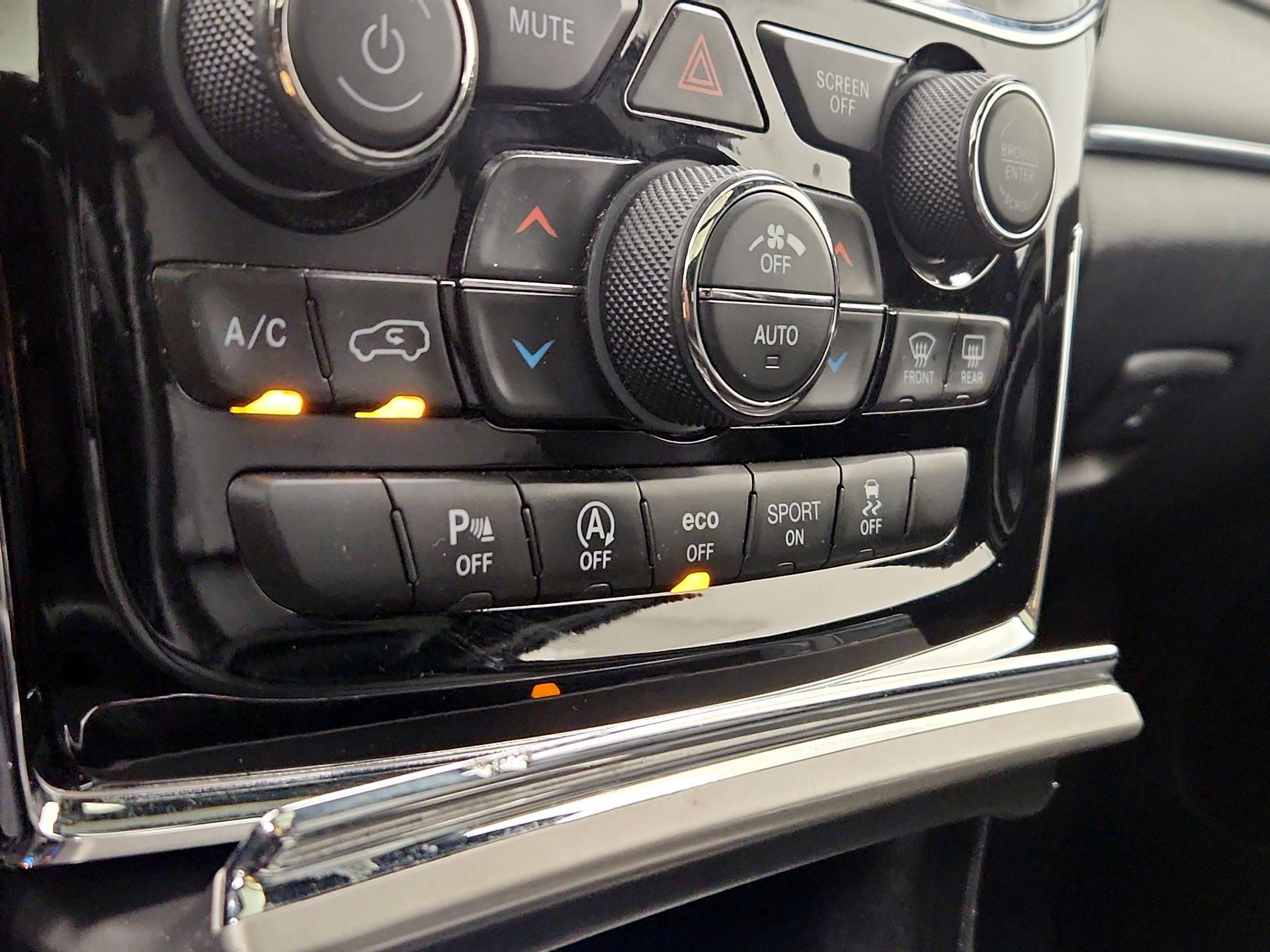 Thumbnail: 2019 Jeep Grand Cherokee - 17