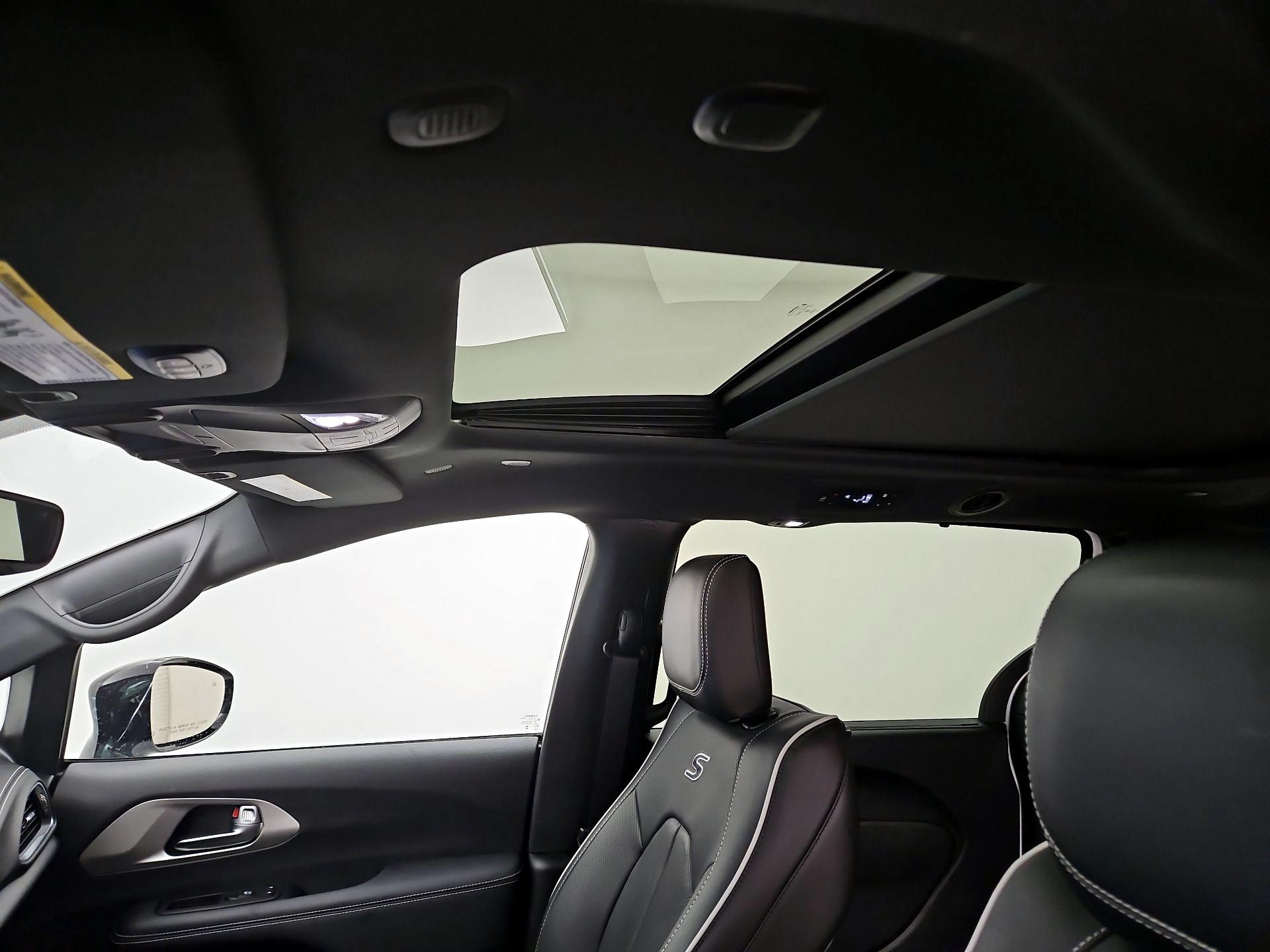 Thumbnail: 2024 Chrysler Pacifica - 11