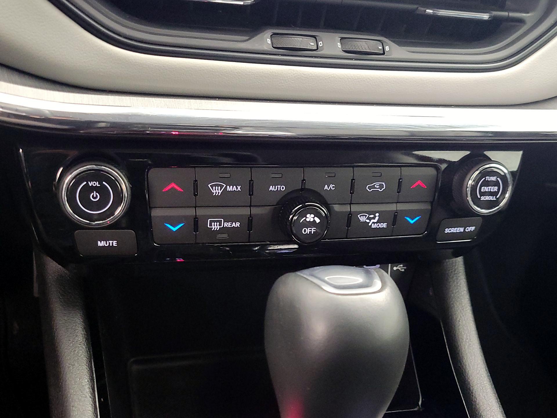 Thumbnail: 2022 Jeep Compass - 16