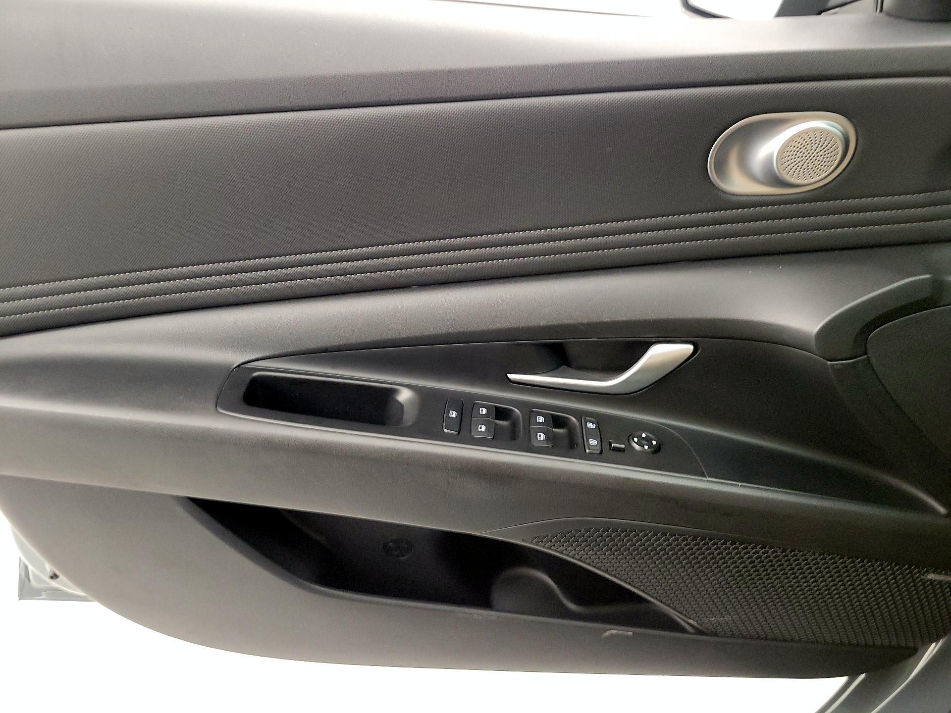 Thumbnail: 2021 Hyundai Elantra - 12