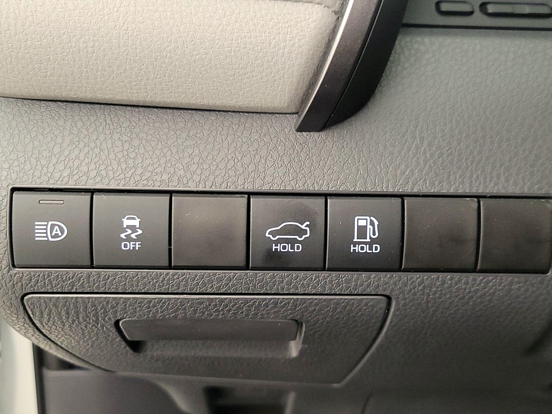 Thumbnail: 2022 Toyota Camry - 13