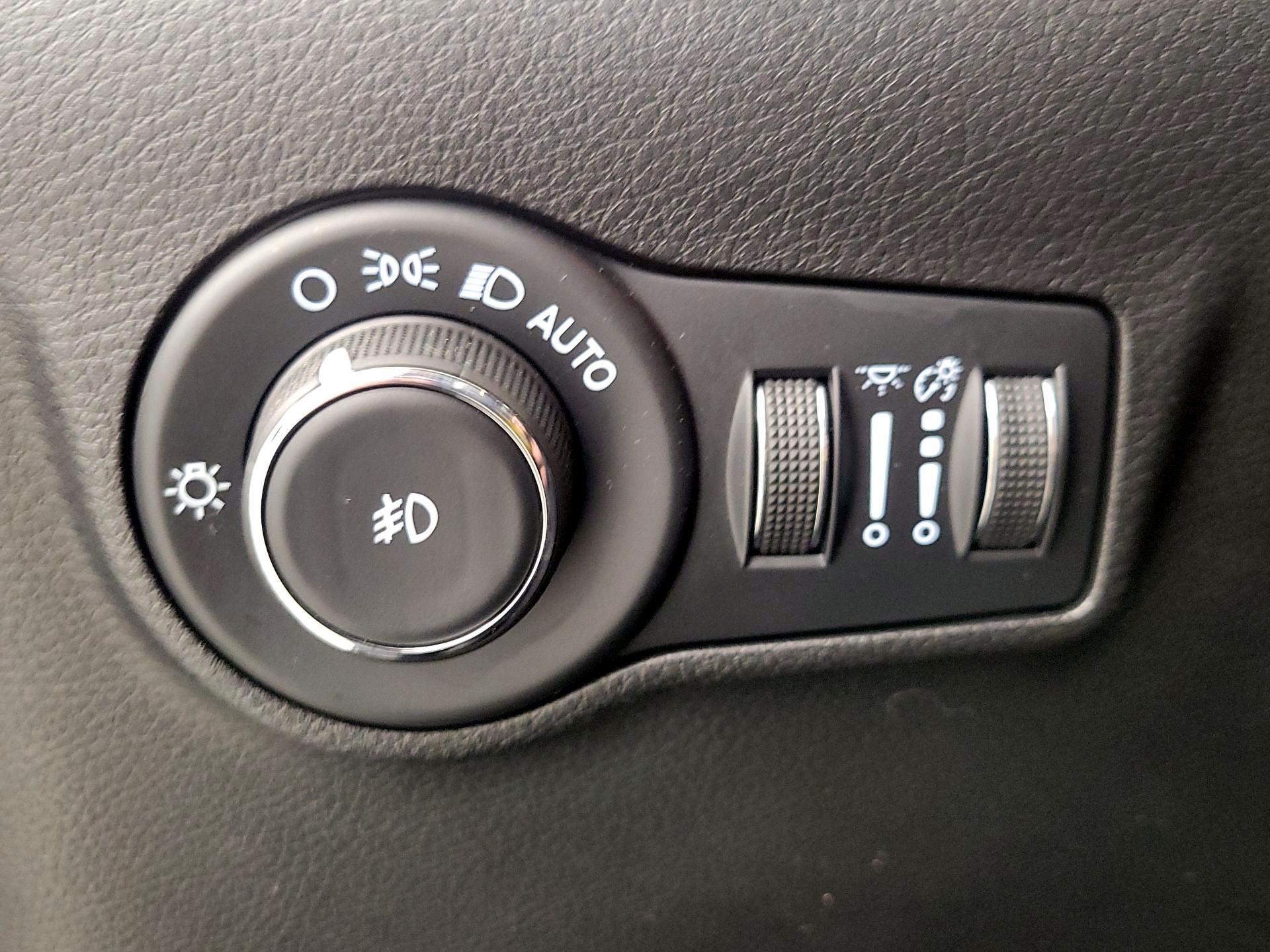 Thumbnail: 2022 Jeep Compass - 13