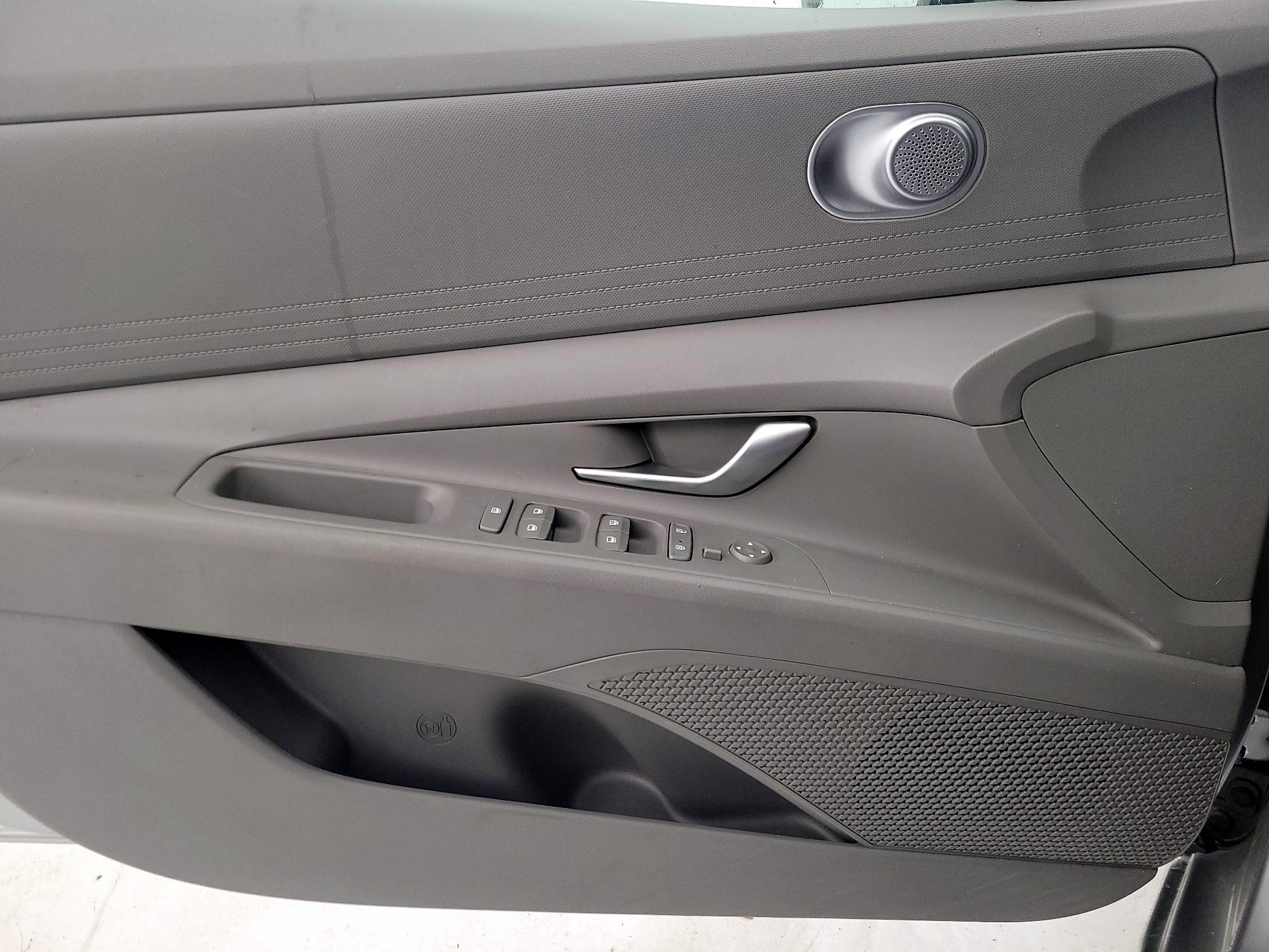 Thumbnail: 2022 Hyundai Elantra - 12