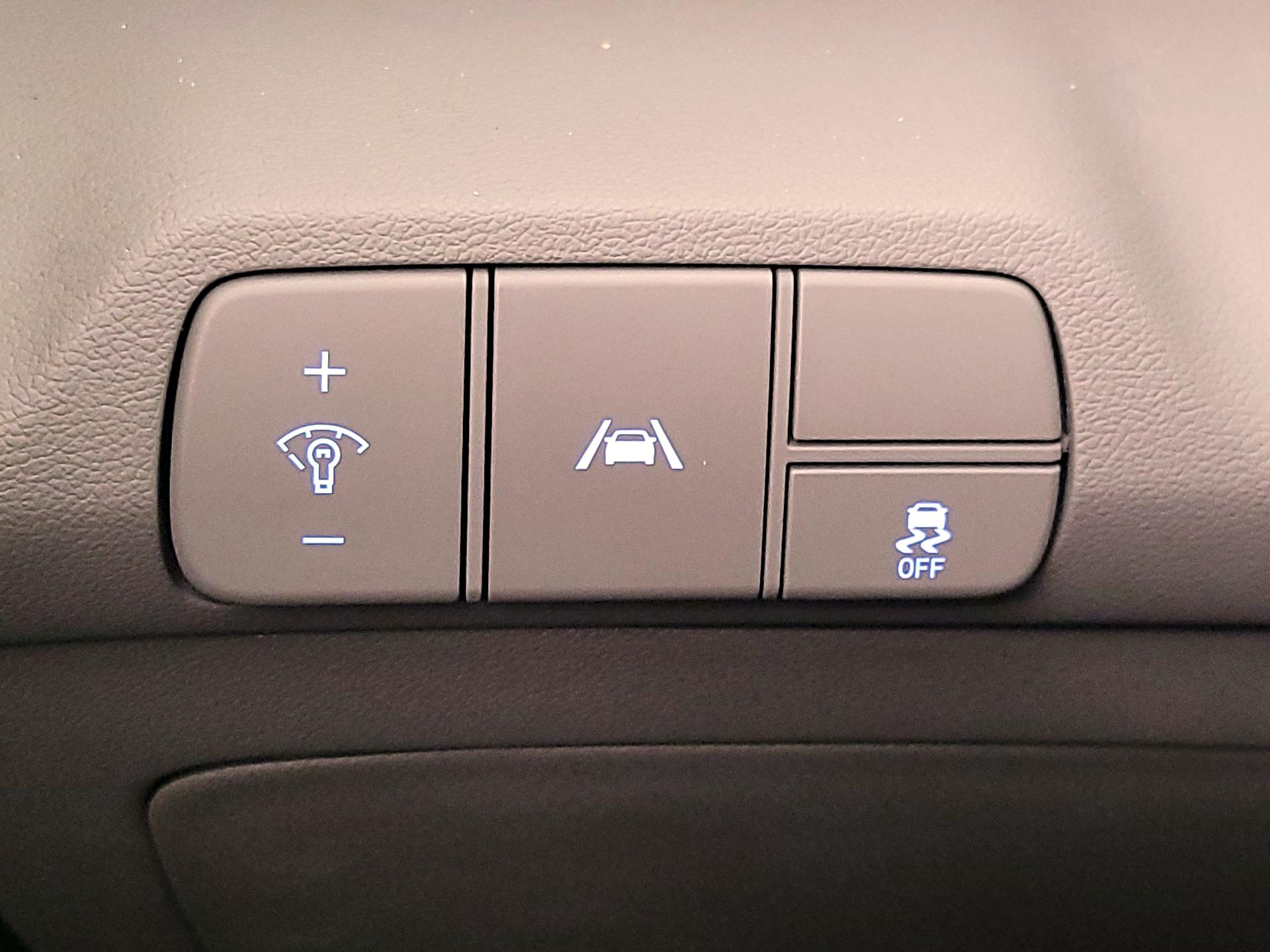 Thumbnail: 2022 Hyundai Elantra - 13