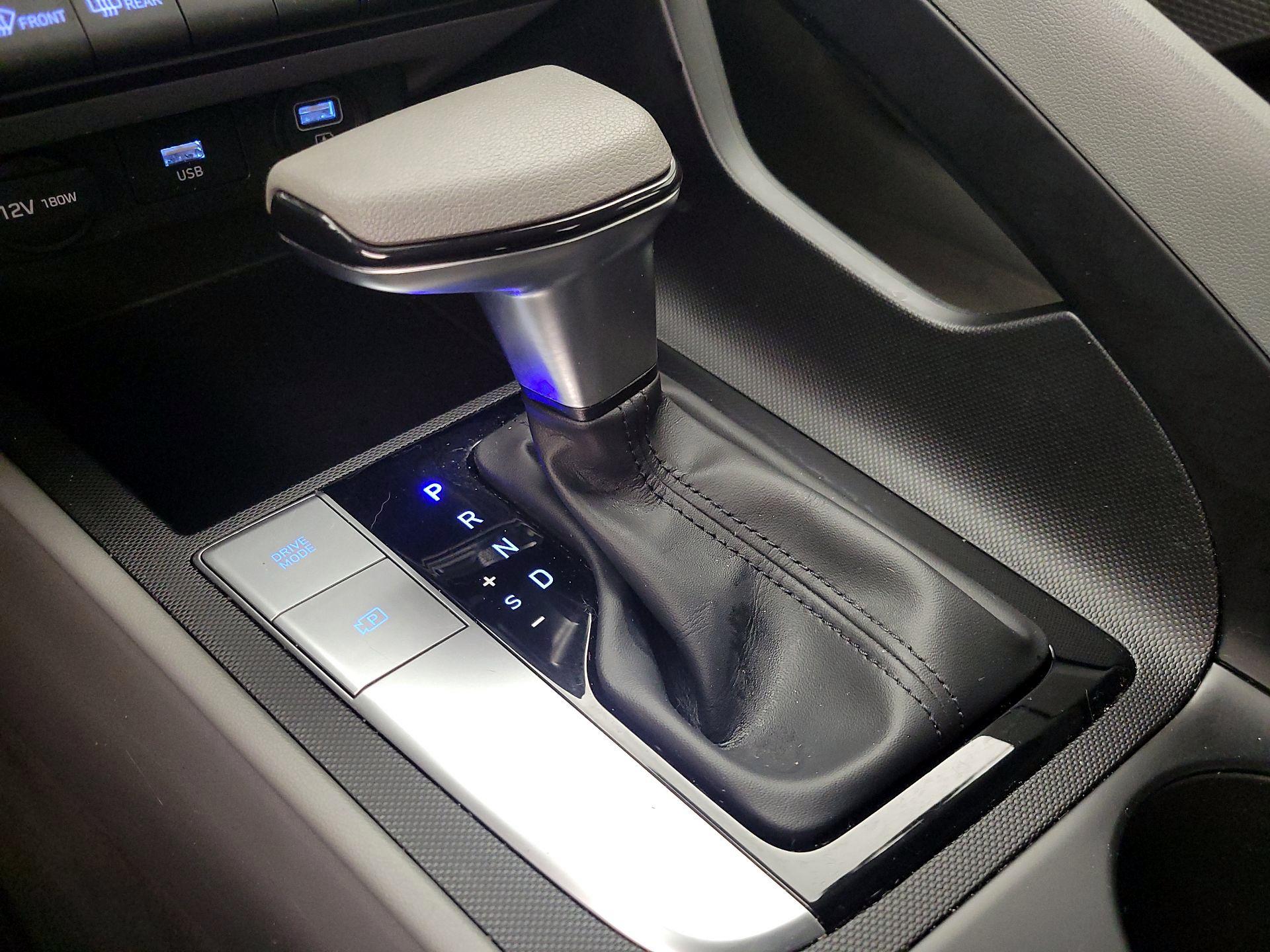 Thumbnail: 2022 Hyundai Elantra - 17