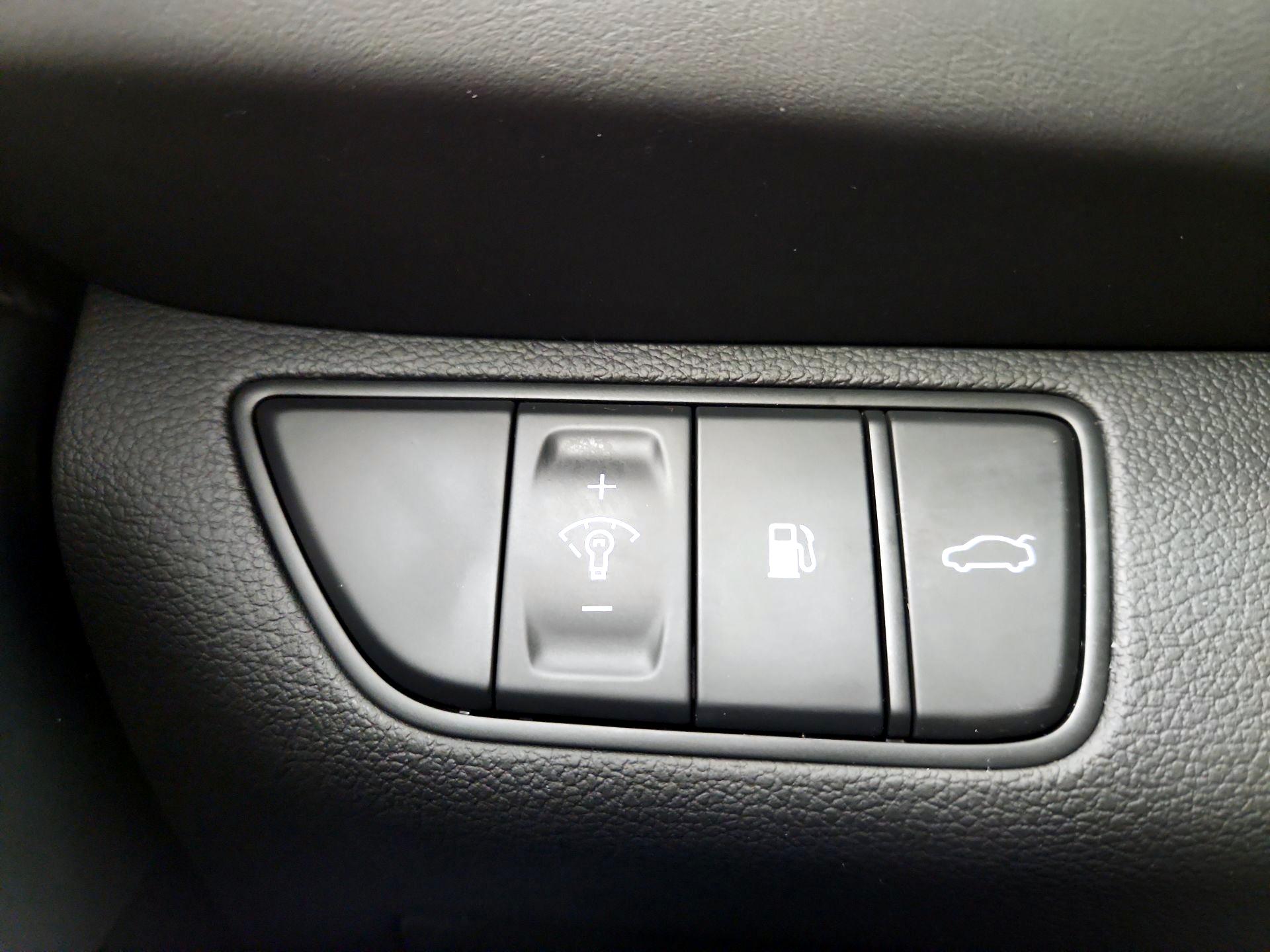 Thumbnail: 2023 Genesis G70 - 13