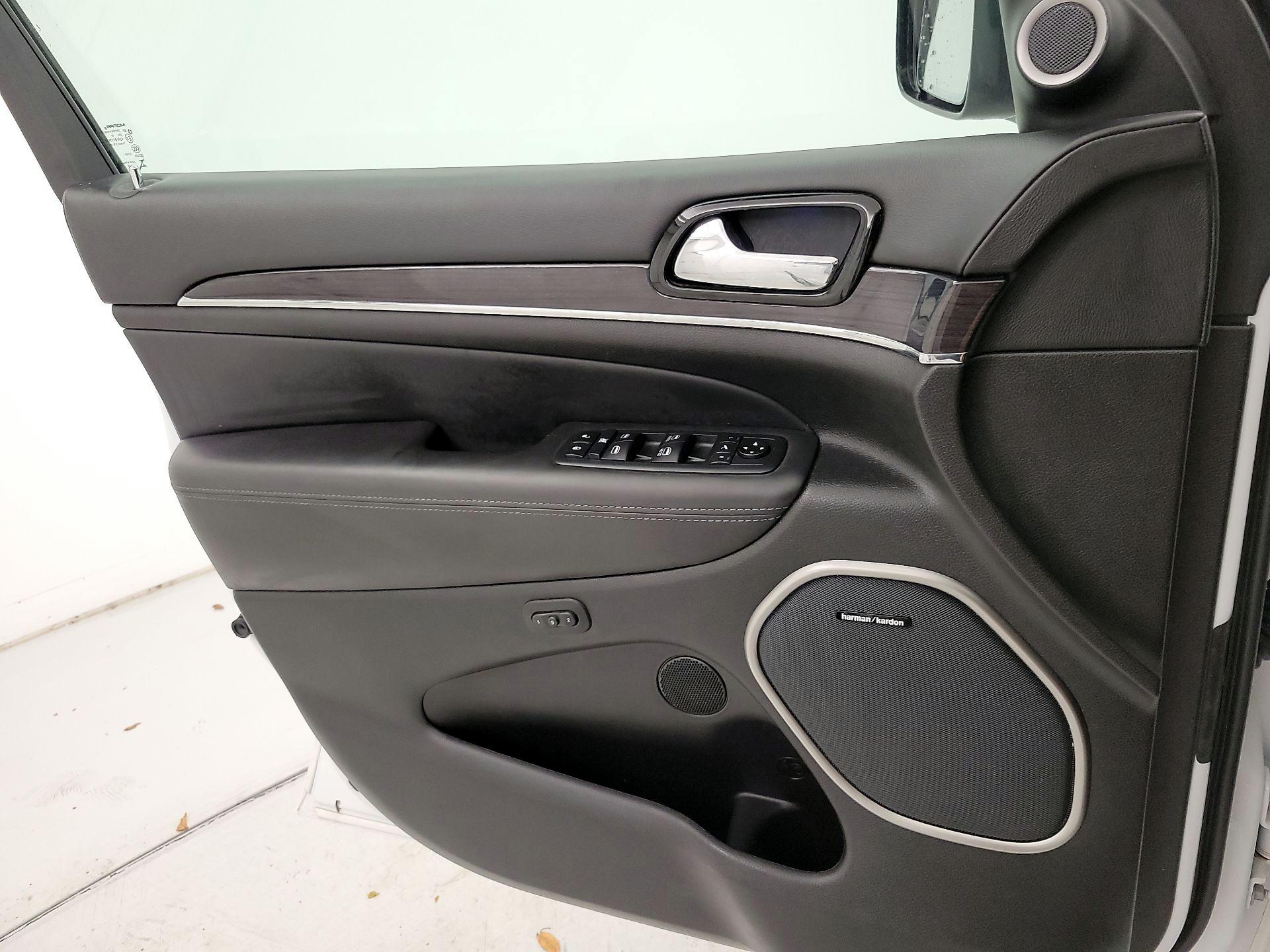 Thumbnail: 2020 Jeep Grand Cherokee - 12