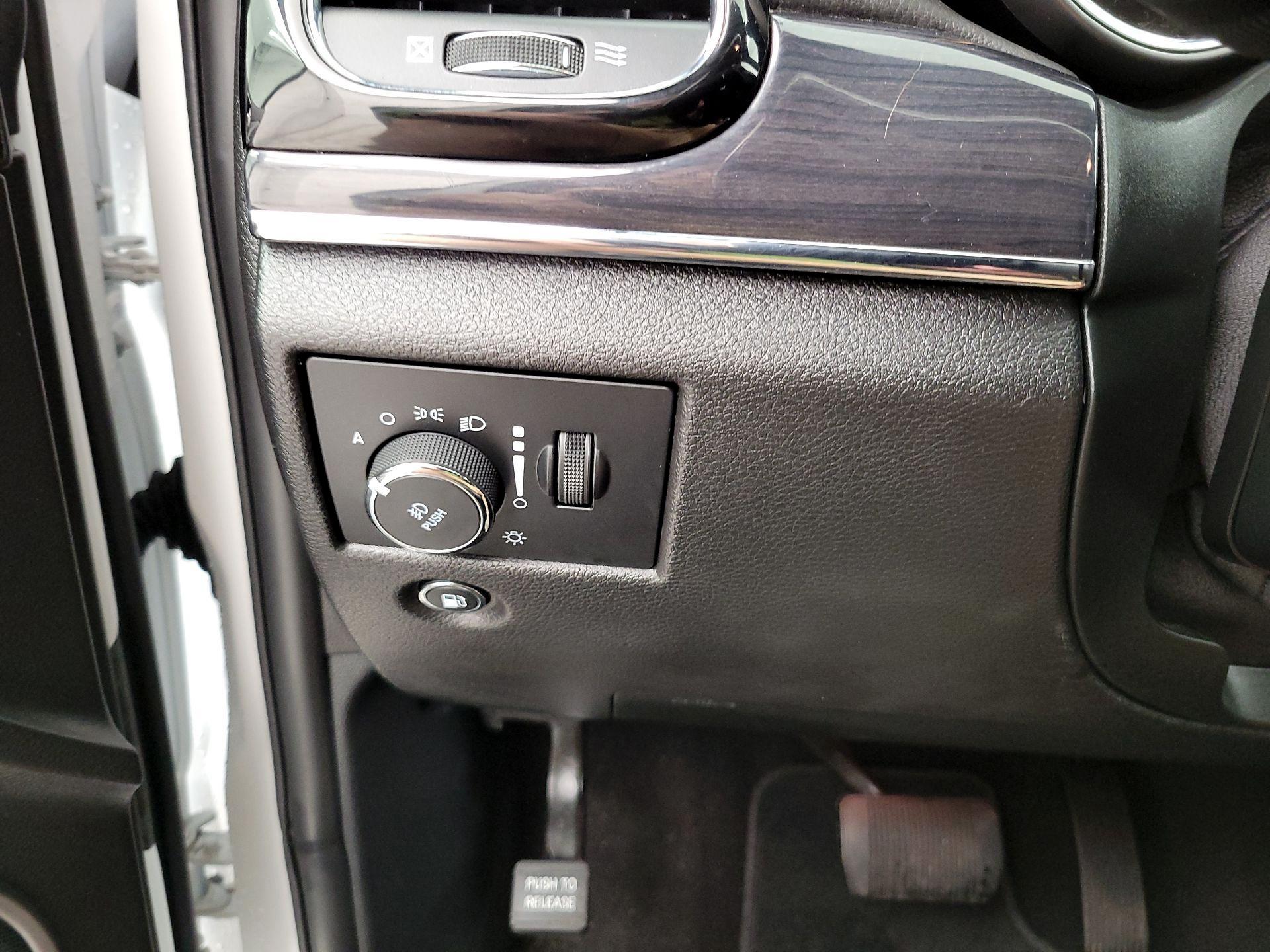 Thumbnail: 2020 Jeep Grand Cherokee - 13