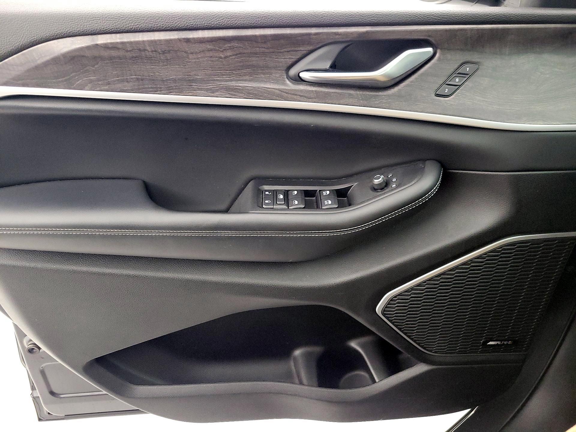 Thumbnail: 2022 Jeep Grand Cherokee - 12