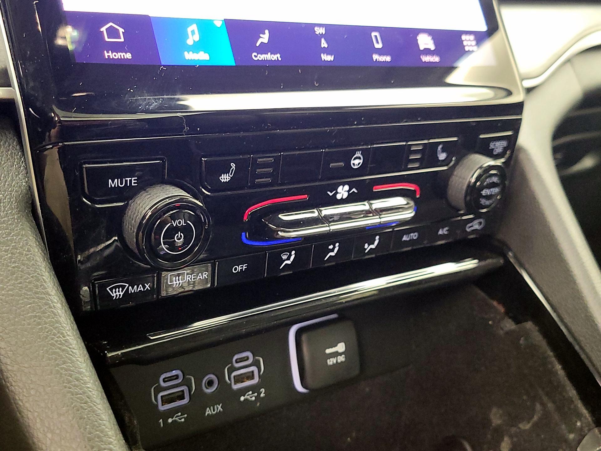 Thumbnail: 2022 Jeep Grand Cherokee - 17