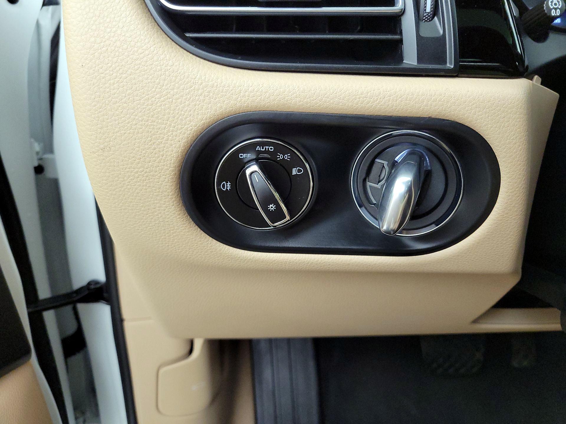 Thumbnail: 2023 Porsche Macan - 13