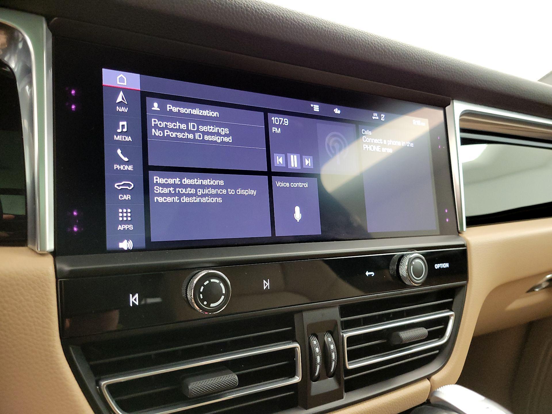 Thumbnail: 2023 Porsche Macan - 16