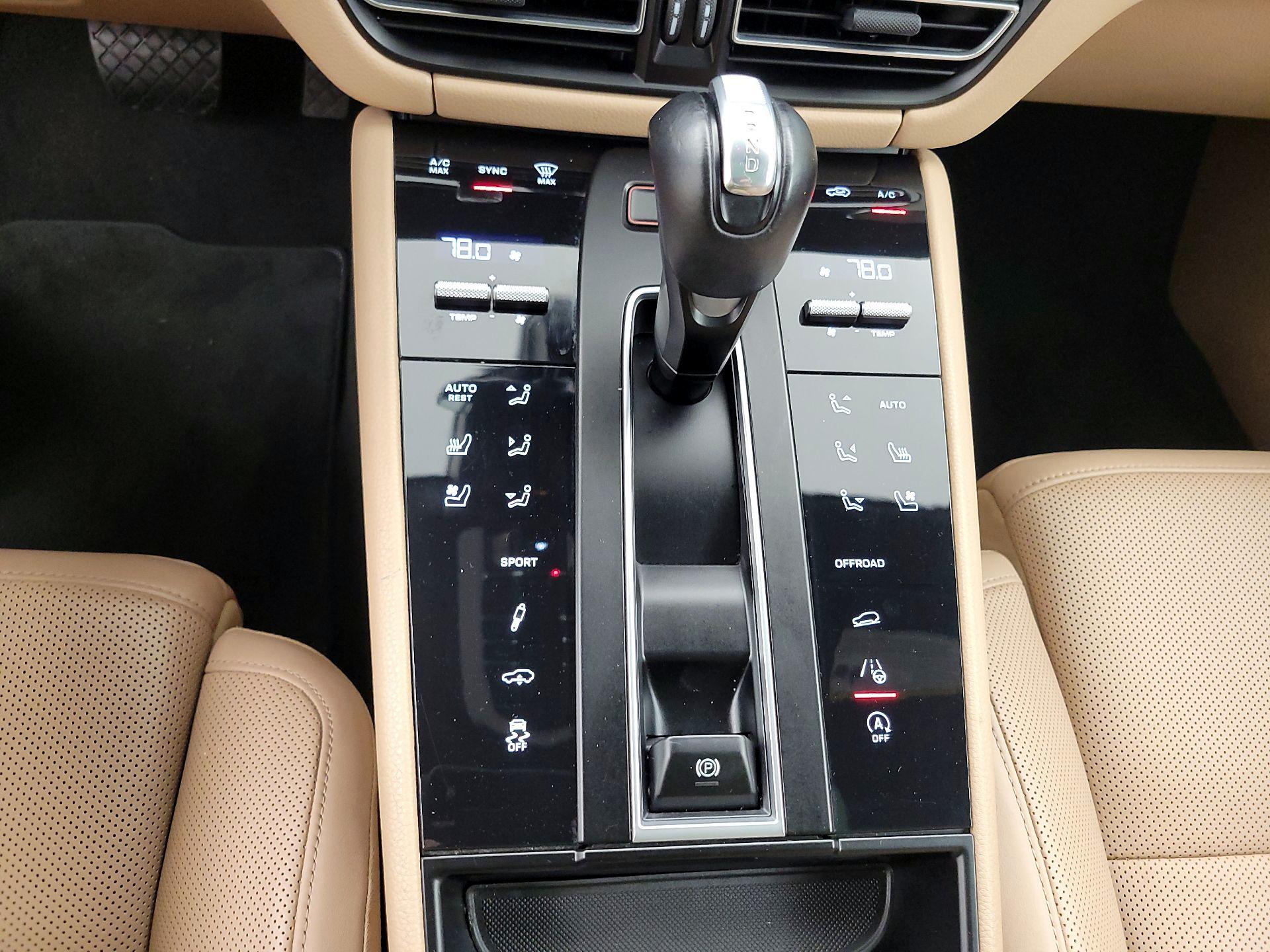 Thumbnail: 2023 Porsche Macan - 17