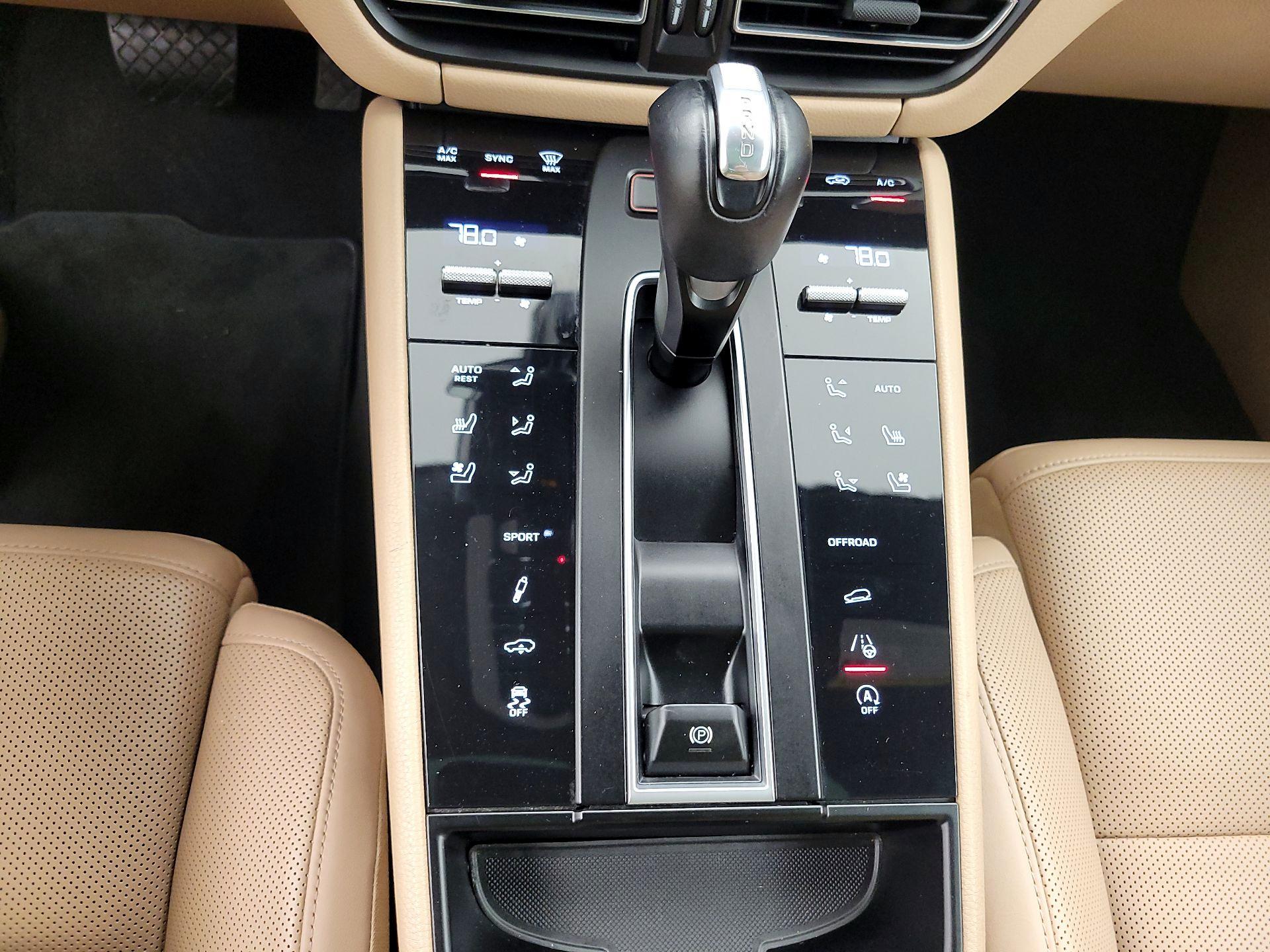 Thumbnail: 2023 Porsche Macan - 18