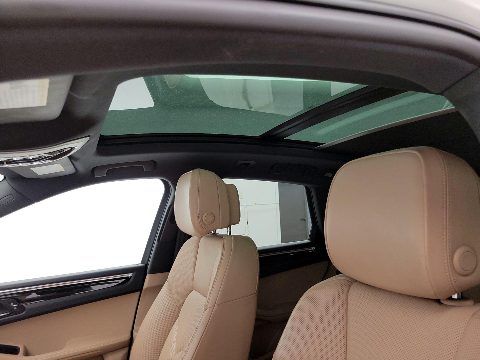 Thumbnail: 2023 Porsche Macan - 20