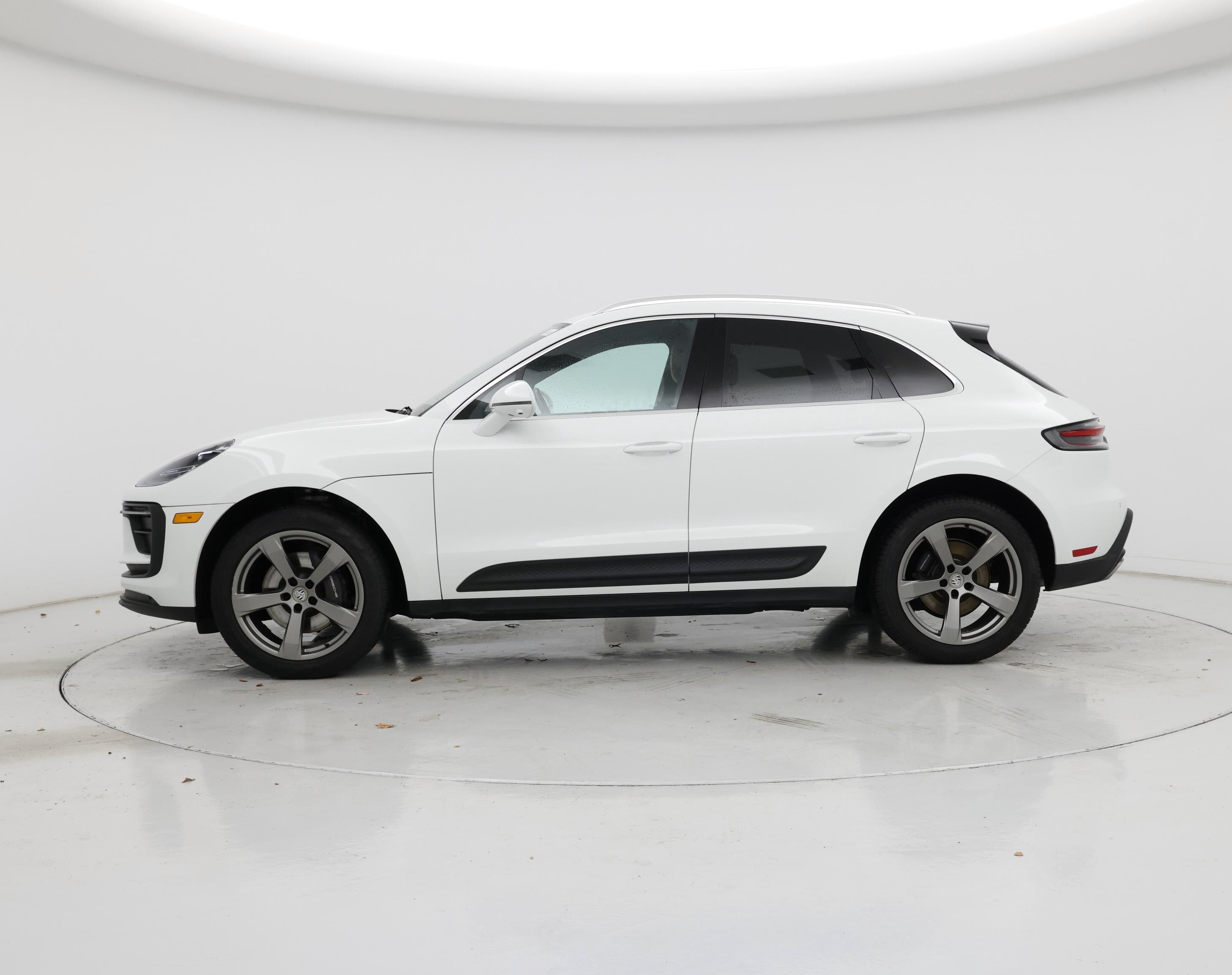 Thumbnail: 2023 Porsche Macan - 3