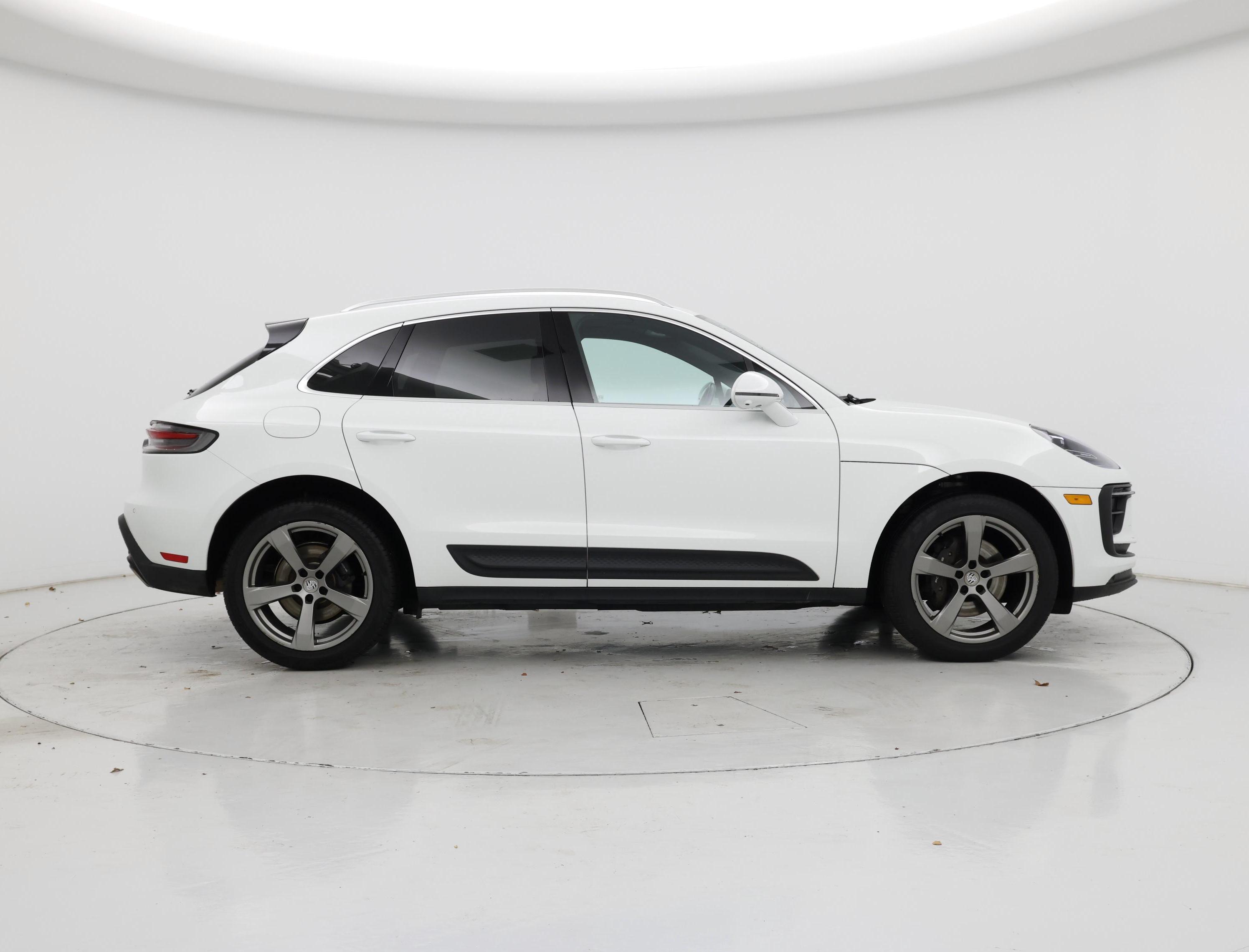 Thumbnail: 2023 Porsche Macan - 7