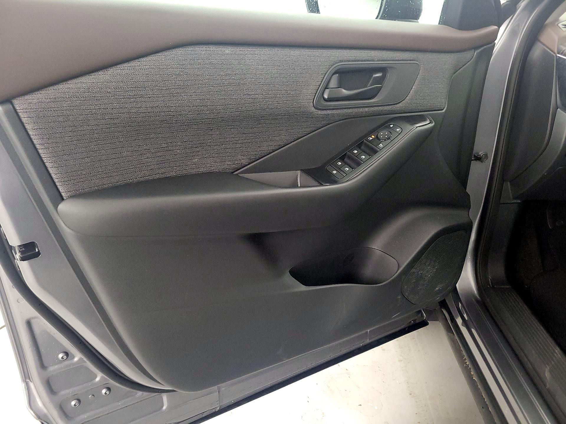 Thumbnail: 2023 Nissan Rogue - 12