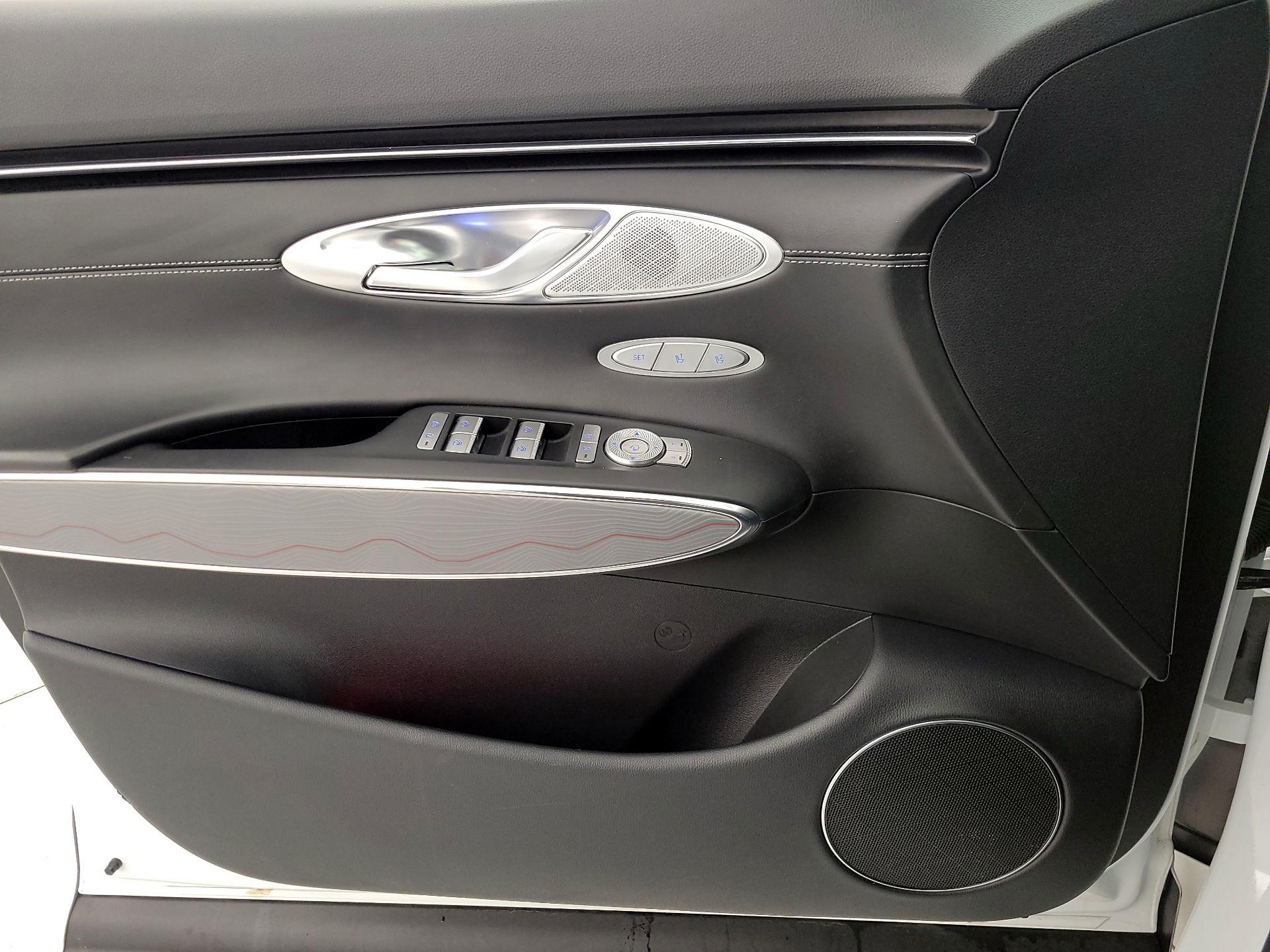 Thumbnail: 2024 Genesis GV70 - 12