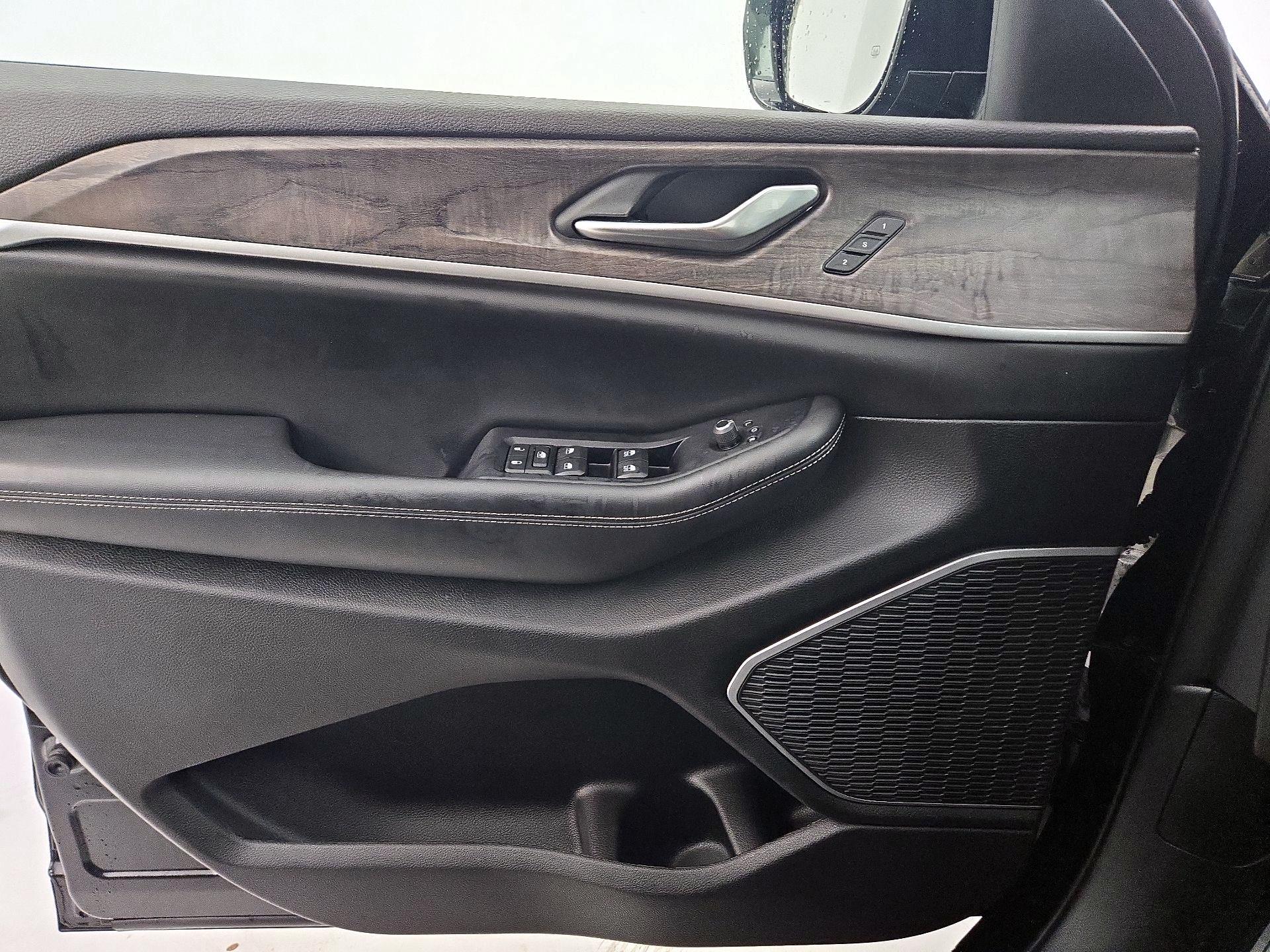 Thumbnail: 2022 Jeep Grand Cherokee - 12