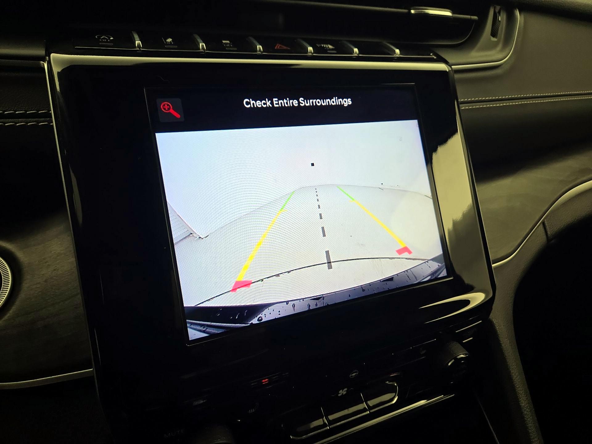 Thumbnail: 2022 Jeep Grand Cherokee - 14