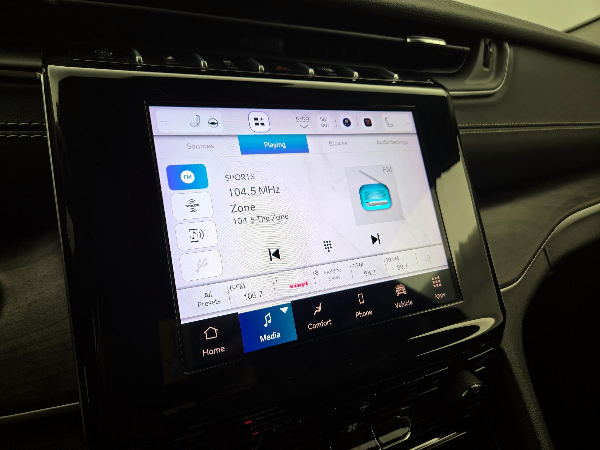 Thumbnail: 2022 Jeep Grand Cherokee - 15