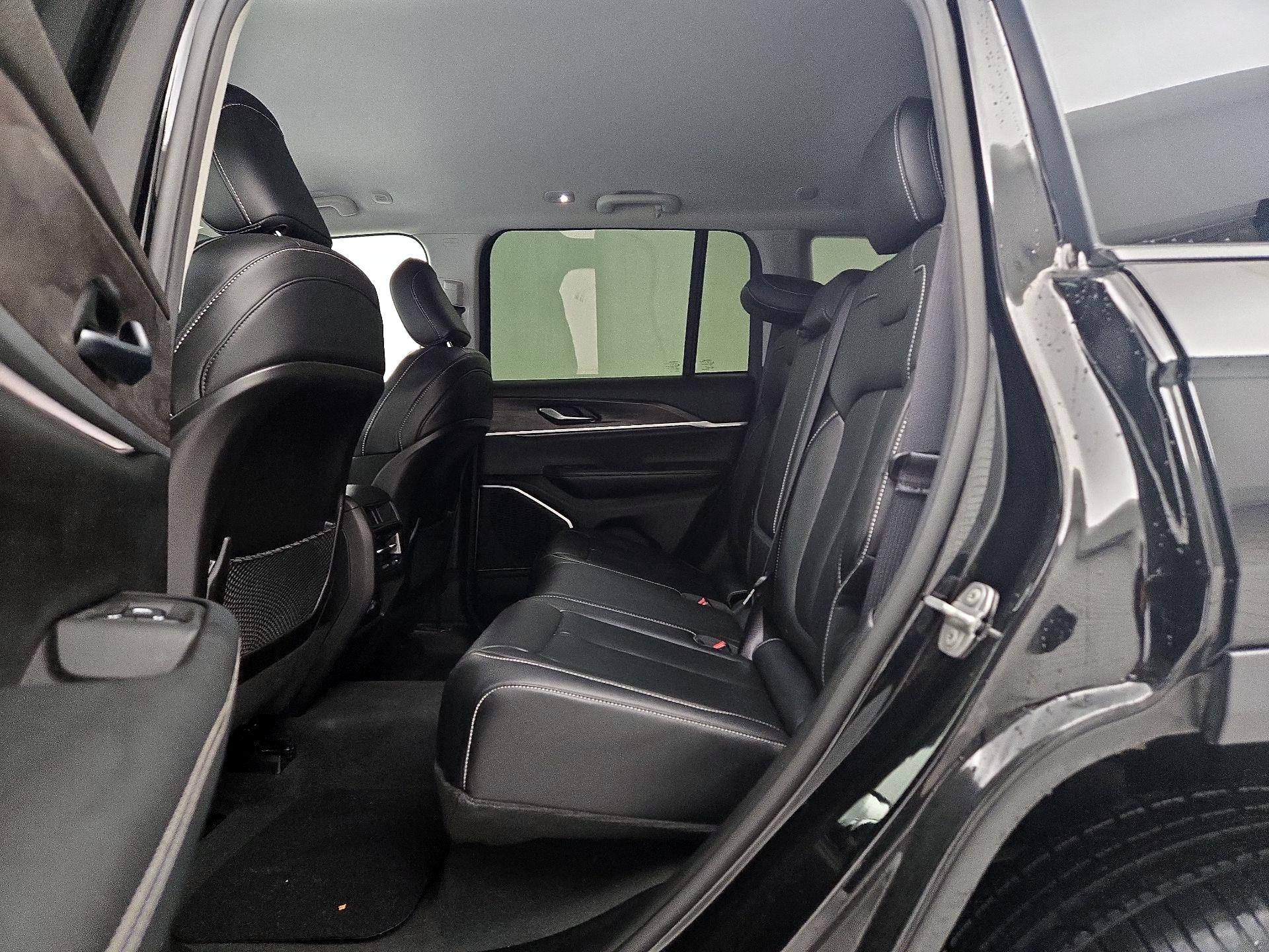 Thumbnail: 2022 Jeep Grand Cherokee - 19