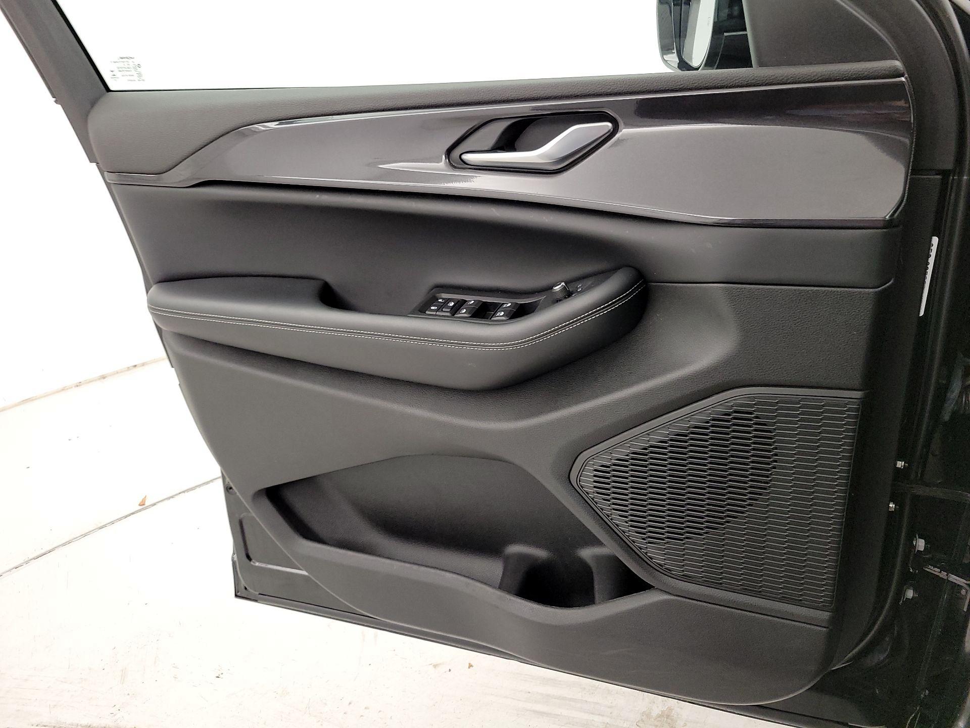 Thumbnail: 2023 Jeep Grand Cherokee - 12